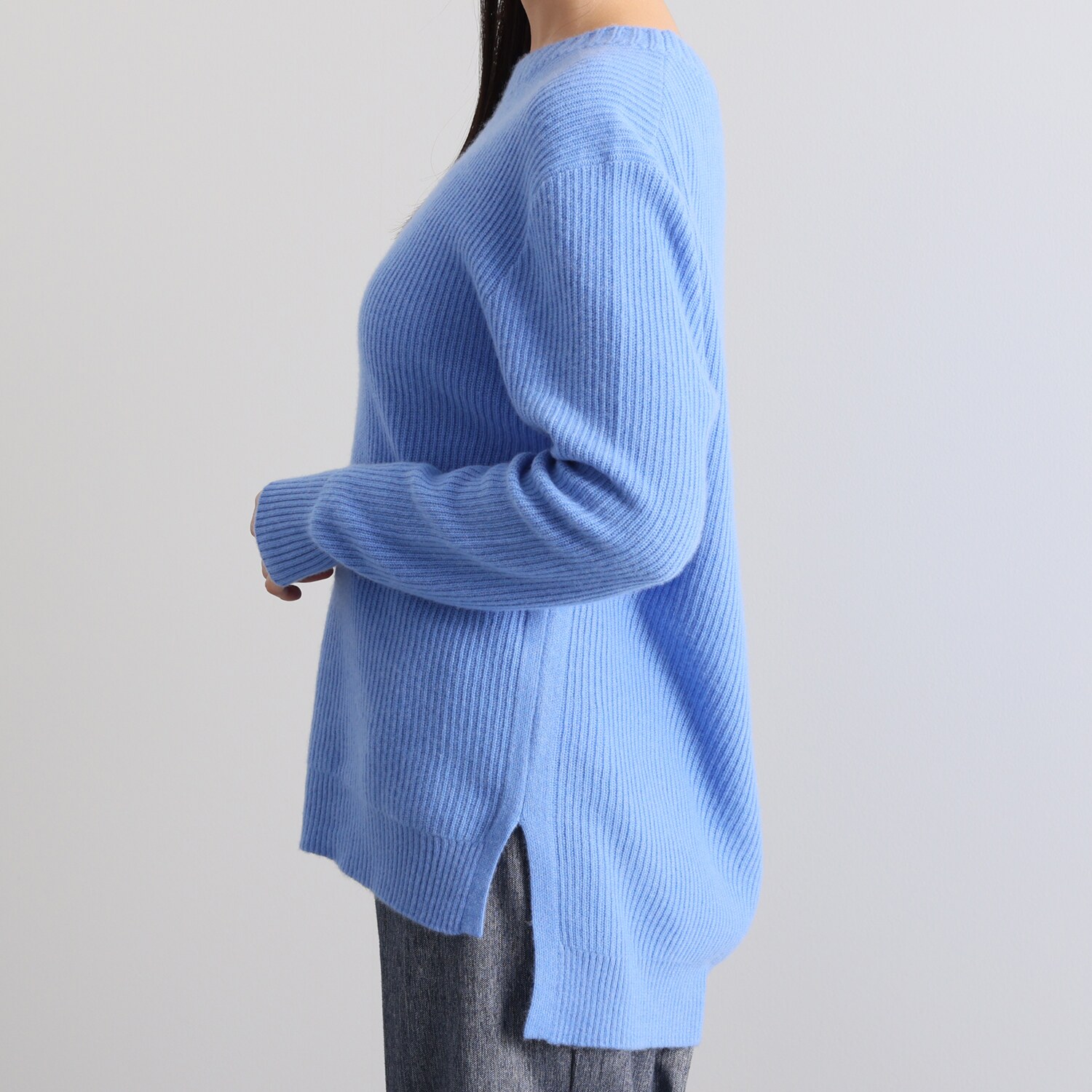 アビメイル カリアッジ社製 カシミヤ１００％ スリットアクセント 畦編 クルーネックプルオーバー