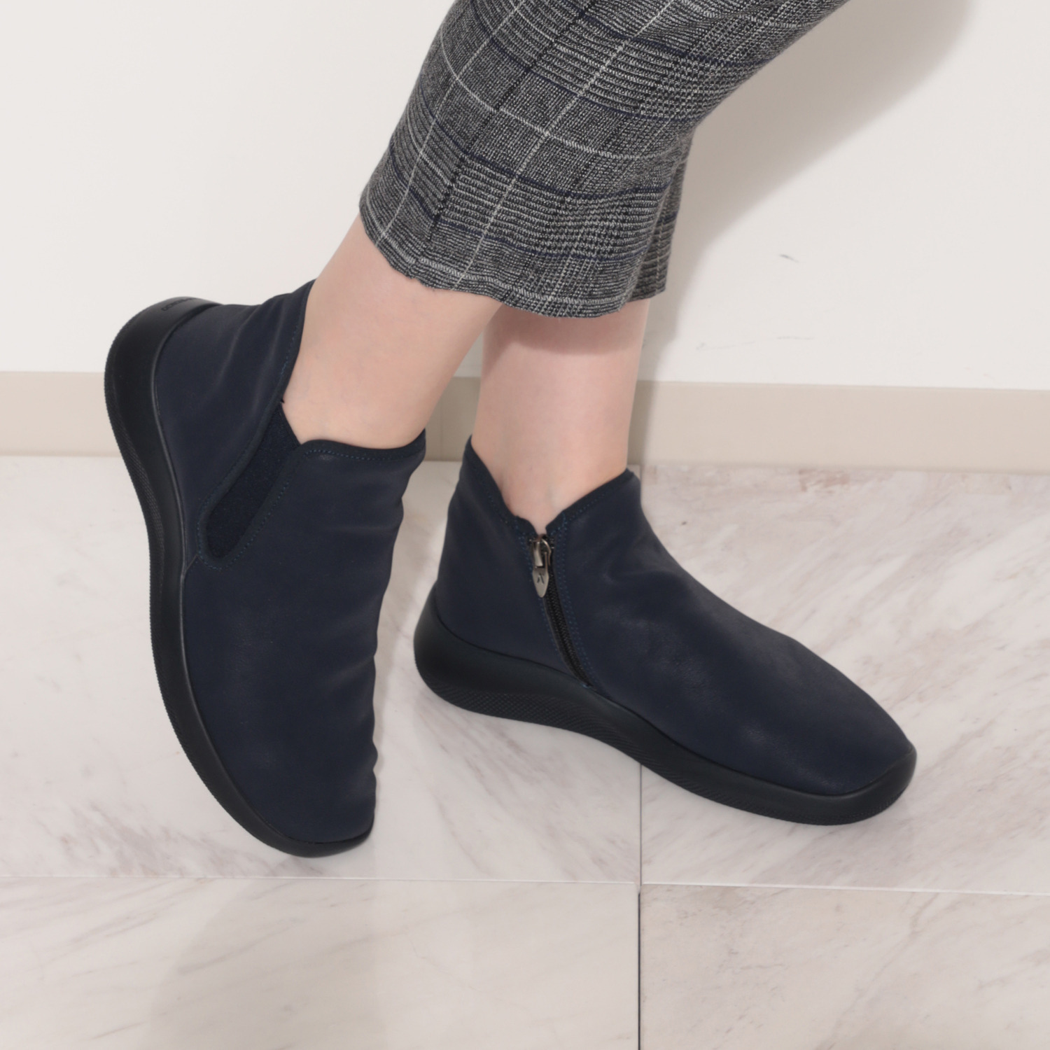 アルコペディコ ピタッとフィット 超軽量洗える ショートブーツ “エストコルモ”