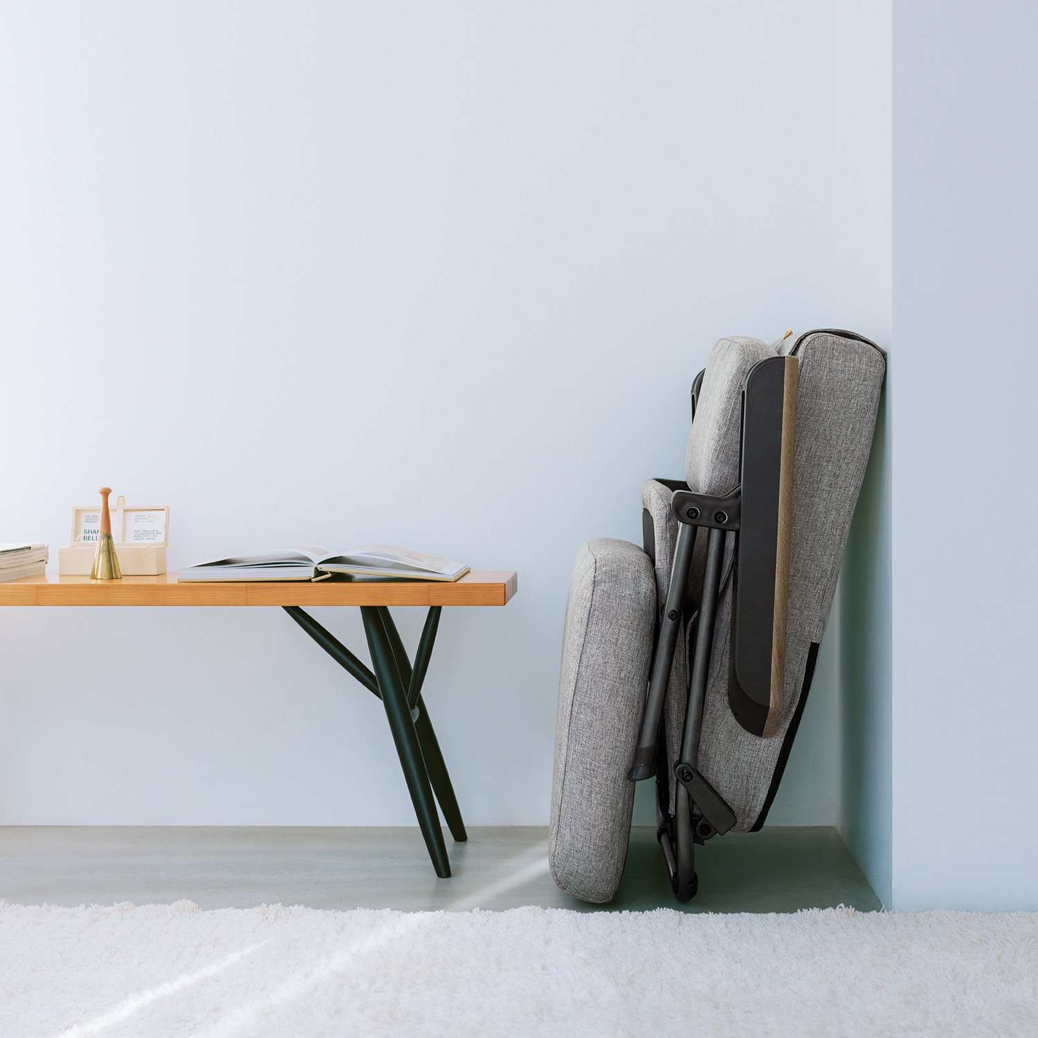 コンパクト設計で 折り畳めて収納もできる！ ３Ｄもみ玉が 気持ちよく揉みほぐす エイミー マッサージチェア ＡＩＭ−２６５