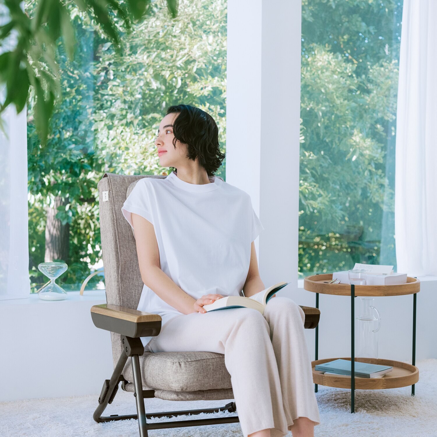 コンパクト設計で 折り畳めて収納もできる！ ３Ｄもみ玉が 気持ちよく揉みほぐす エイミー マッサージチェア ＡＩＭ−２６５