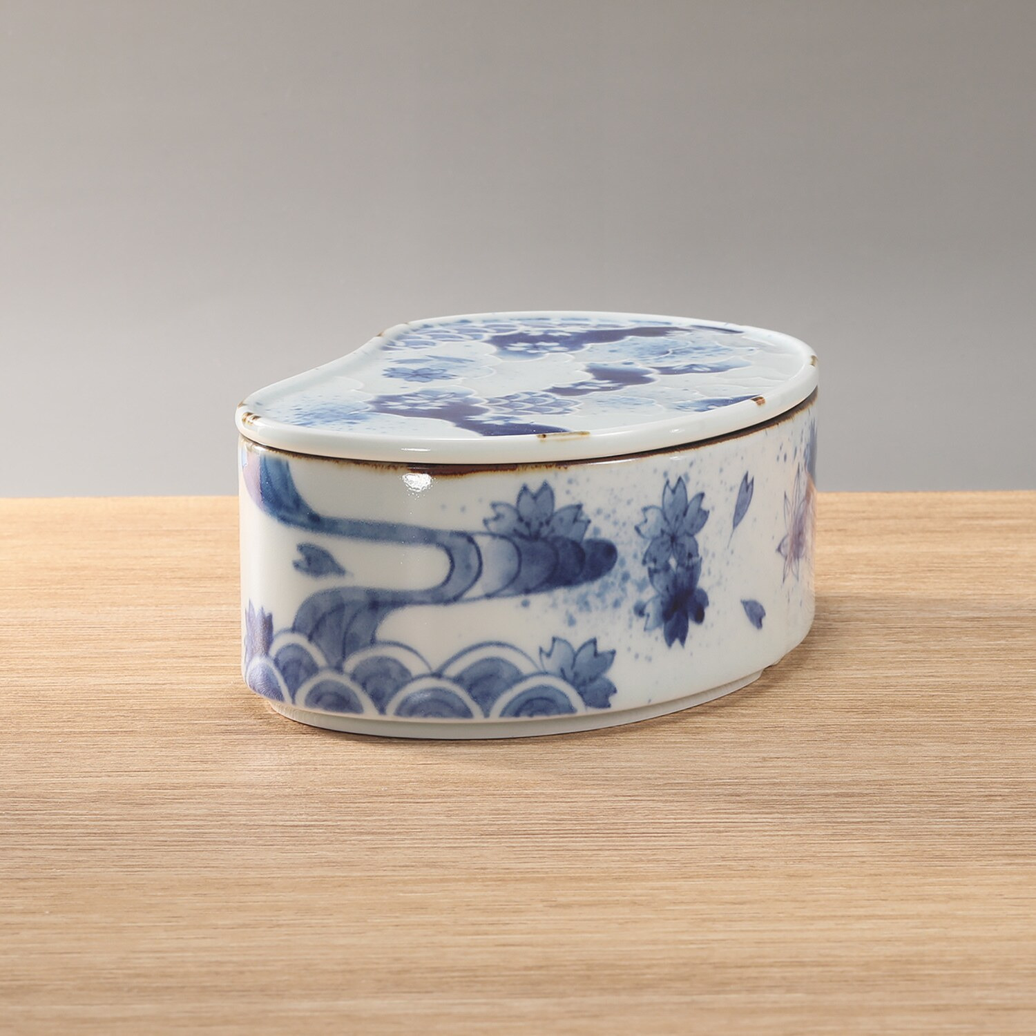 有田焼 染付春秋繭型蓋物