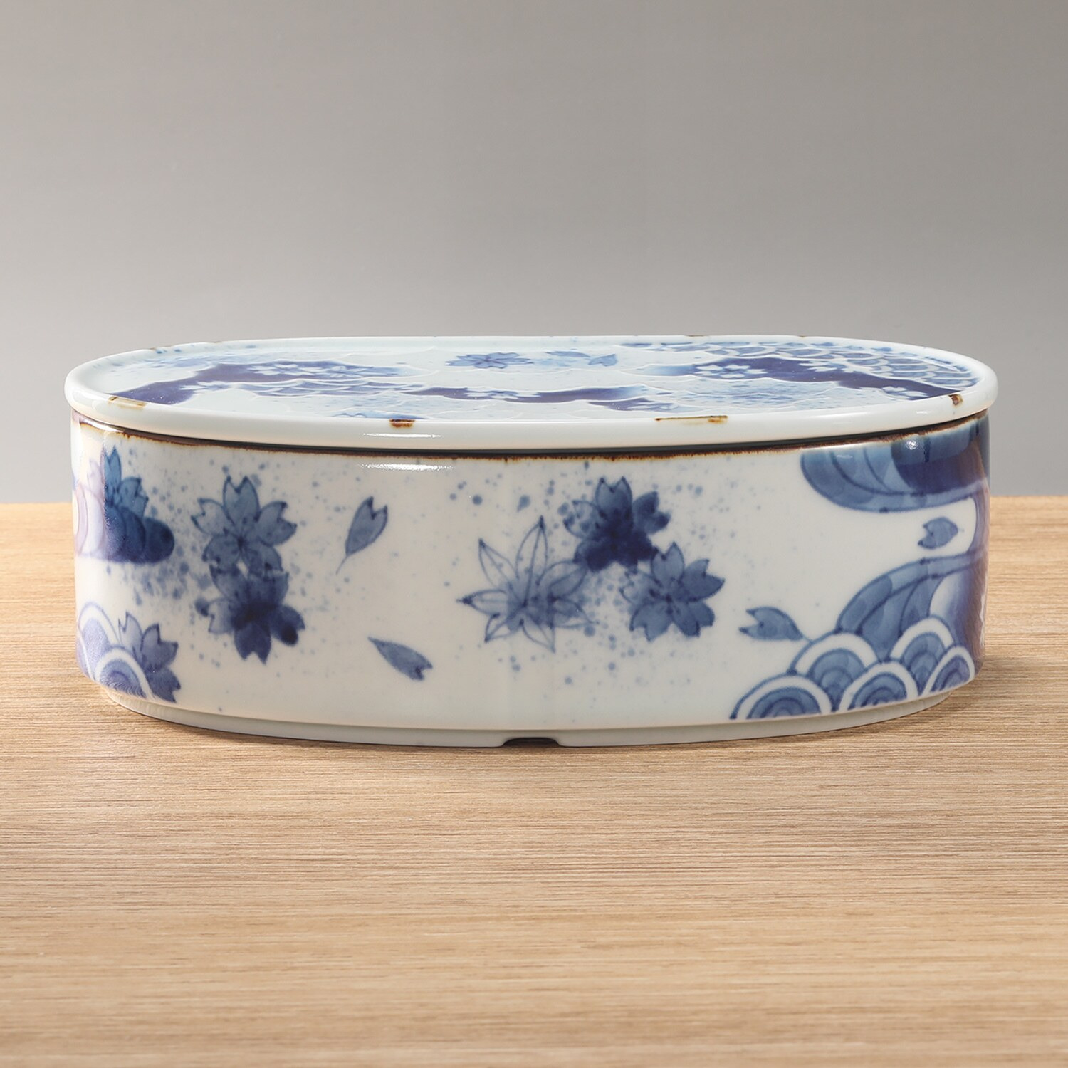 有田焼 染付春秋繭型蓋物