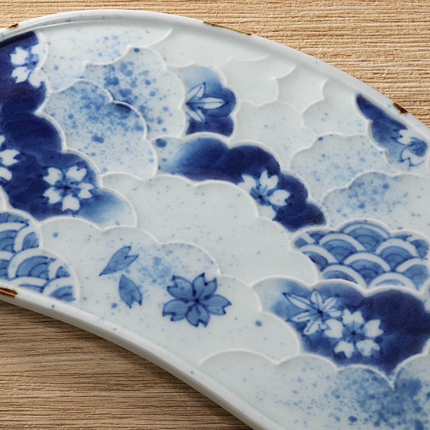 有田焼 染付春秋繭型蓋物