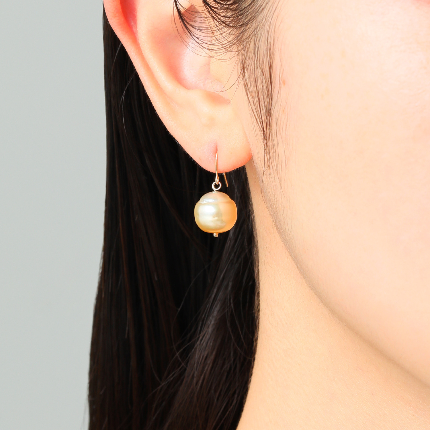 ジュペレ　ジョーヌ １０Ｋ ゴールデン白蝶パール スウィングピアス