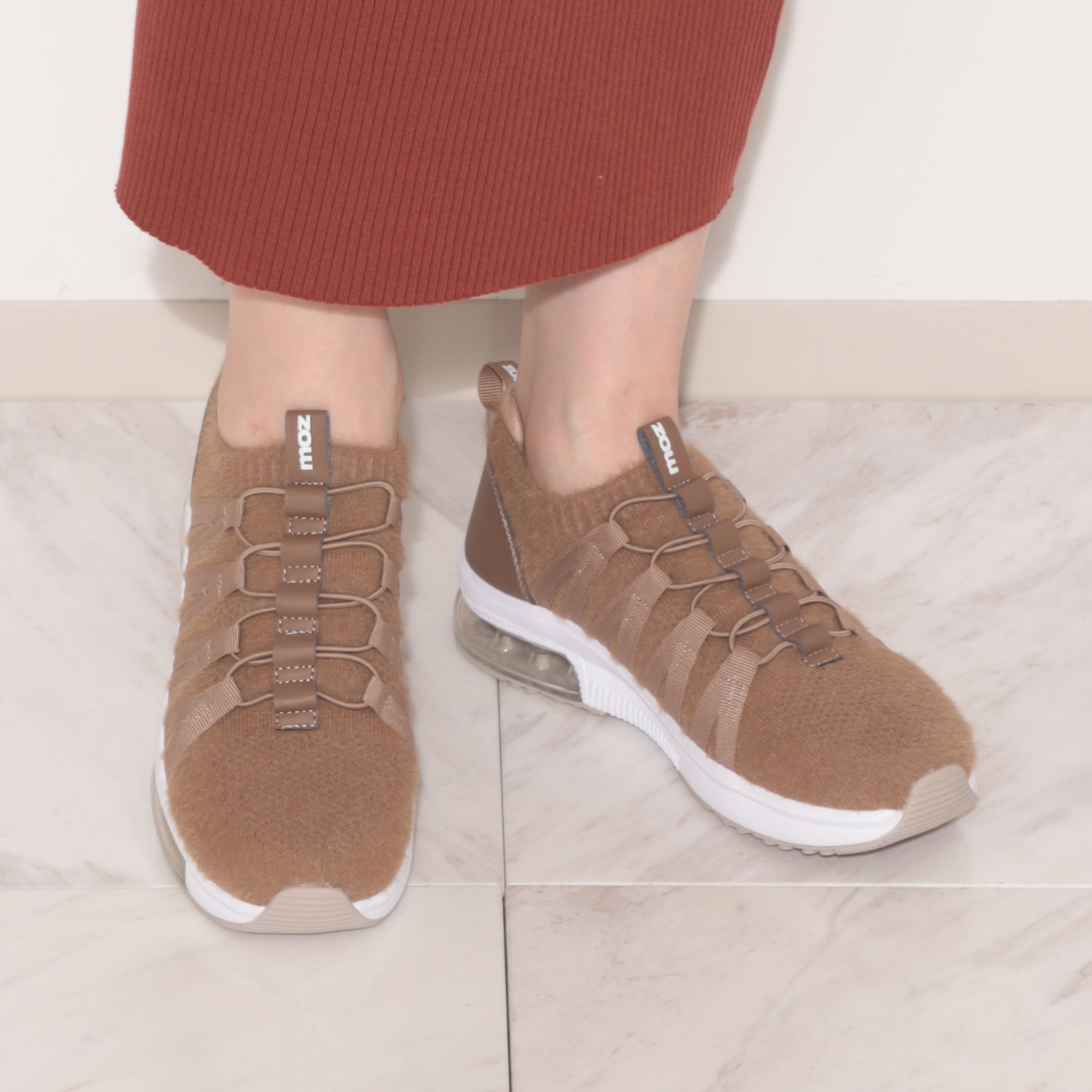 モズ ふわふわニット使用 ダブルエアソール 軽量スニーカー