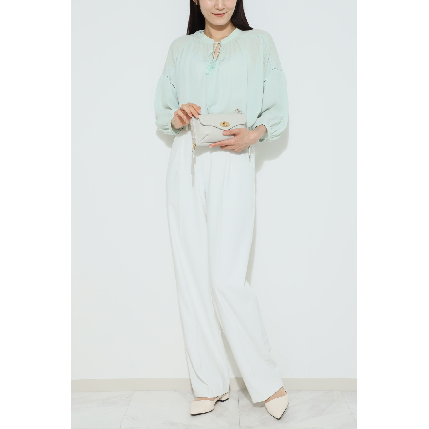 エーディーエムジェイ スパニッシュレザー ストラップ付 ウォレットポーチ