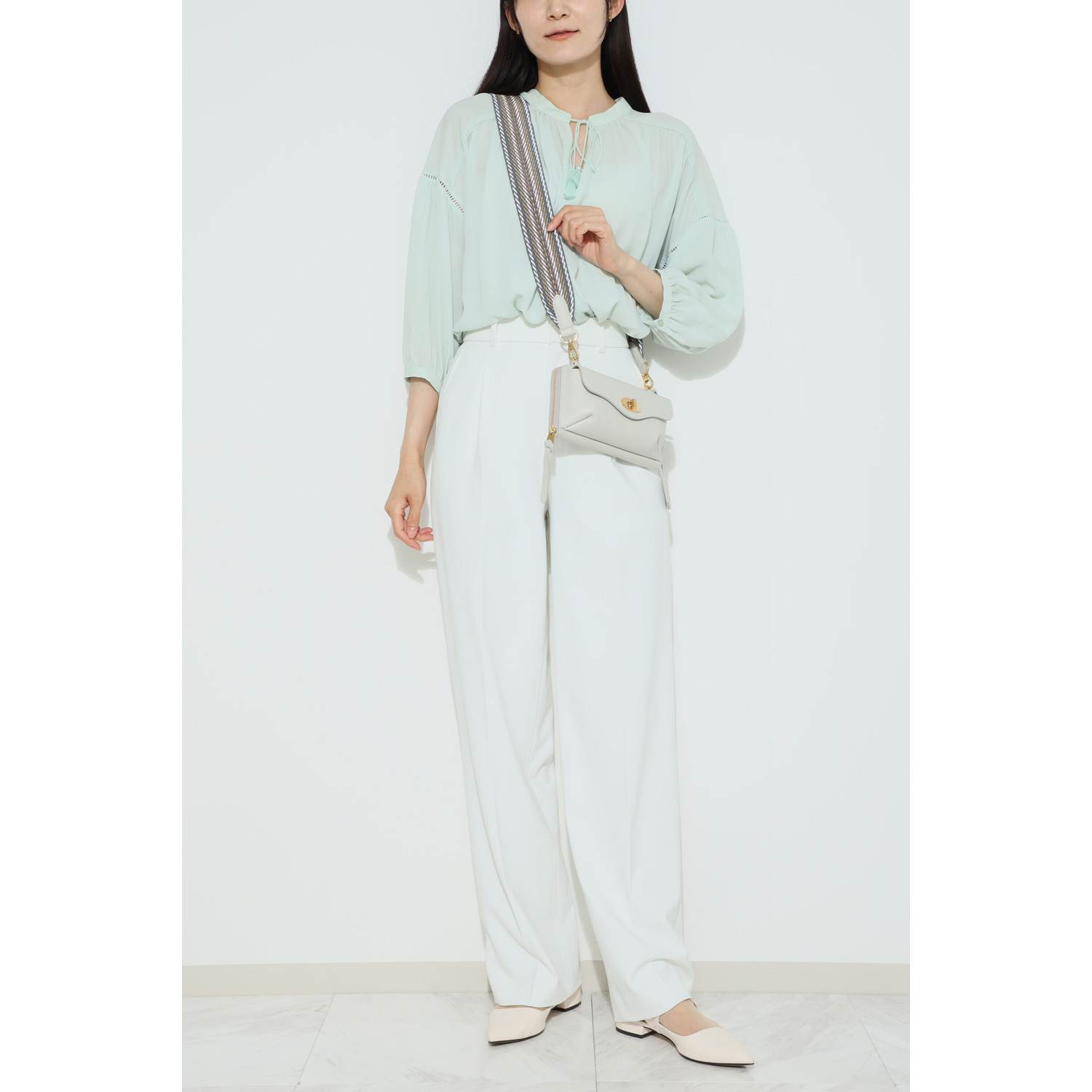 エーディーエムジェイ スパニッシュレザー ストラップ付 ウォレットポーチ