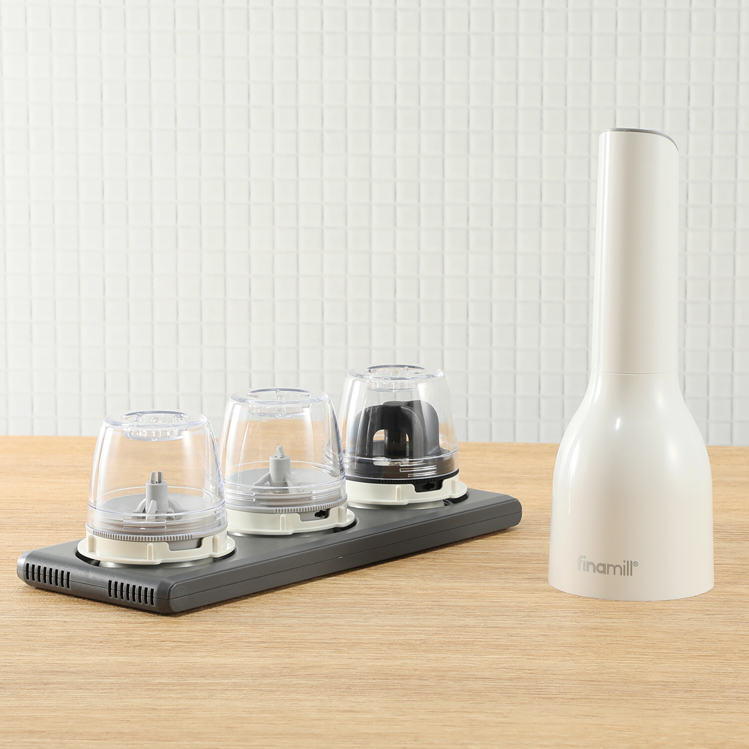 片手ワンタッチで スパイスをチェンジ！ 香りを楽しむ電動ミル フィナミル ＭＡＸポッドセット