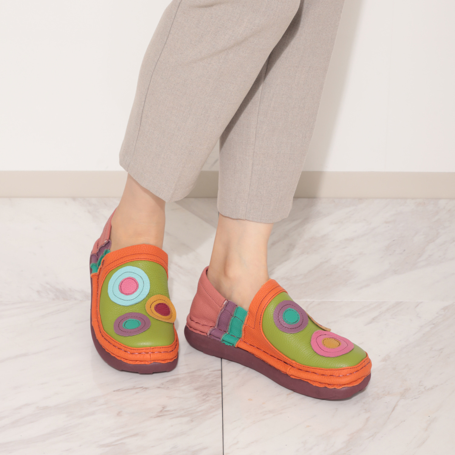 エスタシオン 牛革 サークルモティーフ スリッポンシューズ