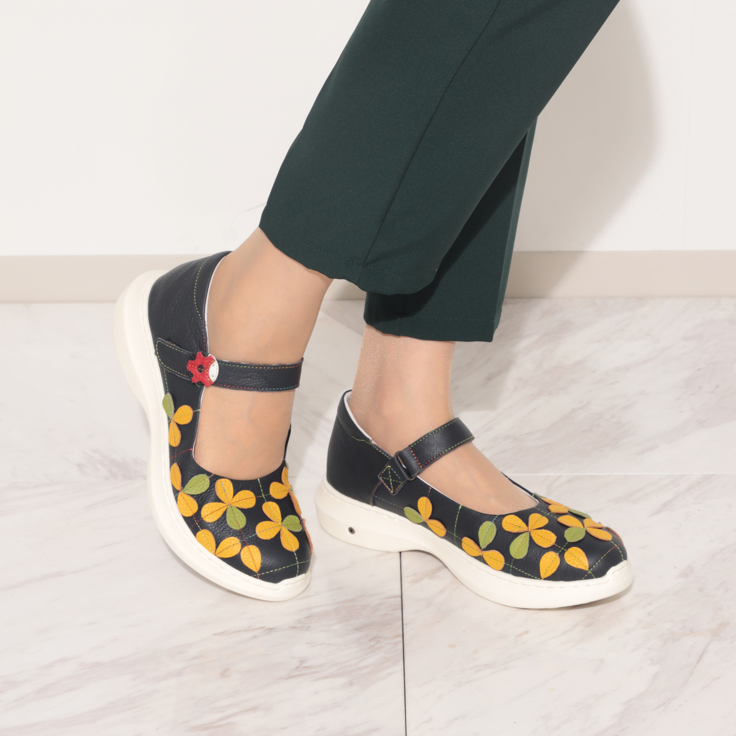 エスタシオン 牛革 空気循環ソール 花柄ベルトシューズ