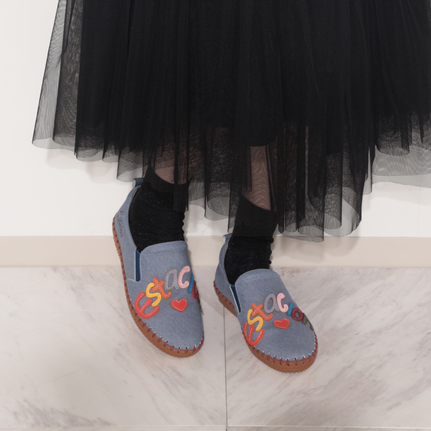 エスタシオン 牛革 ロゴデザイン サイドゴム スリッポンシューズ