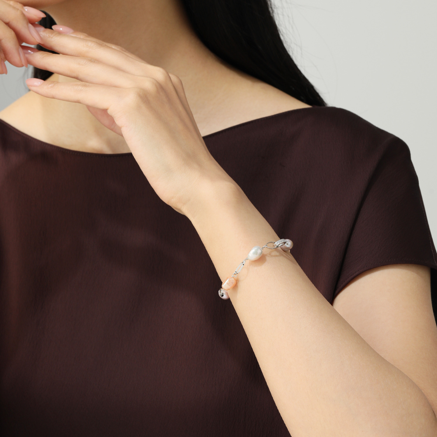 ペレフェリーク 淡水パール＆ビジュウ メタリック ステーションブレスレット