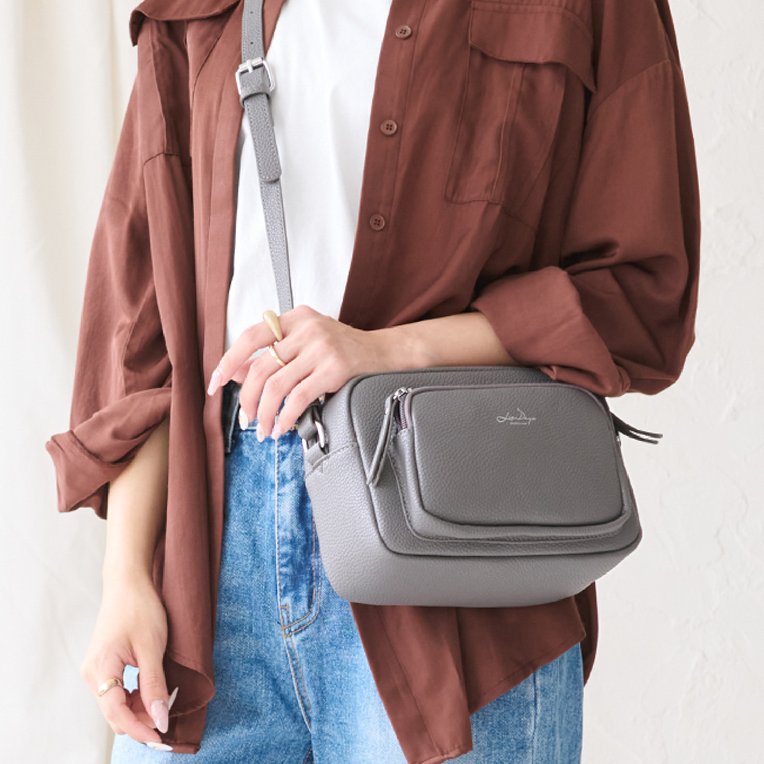 リズデイズ フェイクレザー ラウンド ミニショルダーバッグ