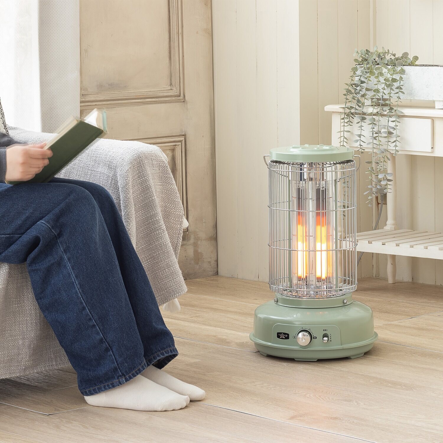 クラシックデザインが魅力 わずか０．２秒で発熱！ 足元をしっかりと温める アラジン グラファイト フレームヒーター ＡＥＨ−ＧＦ８０Ａ