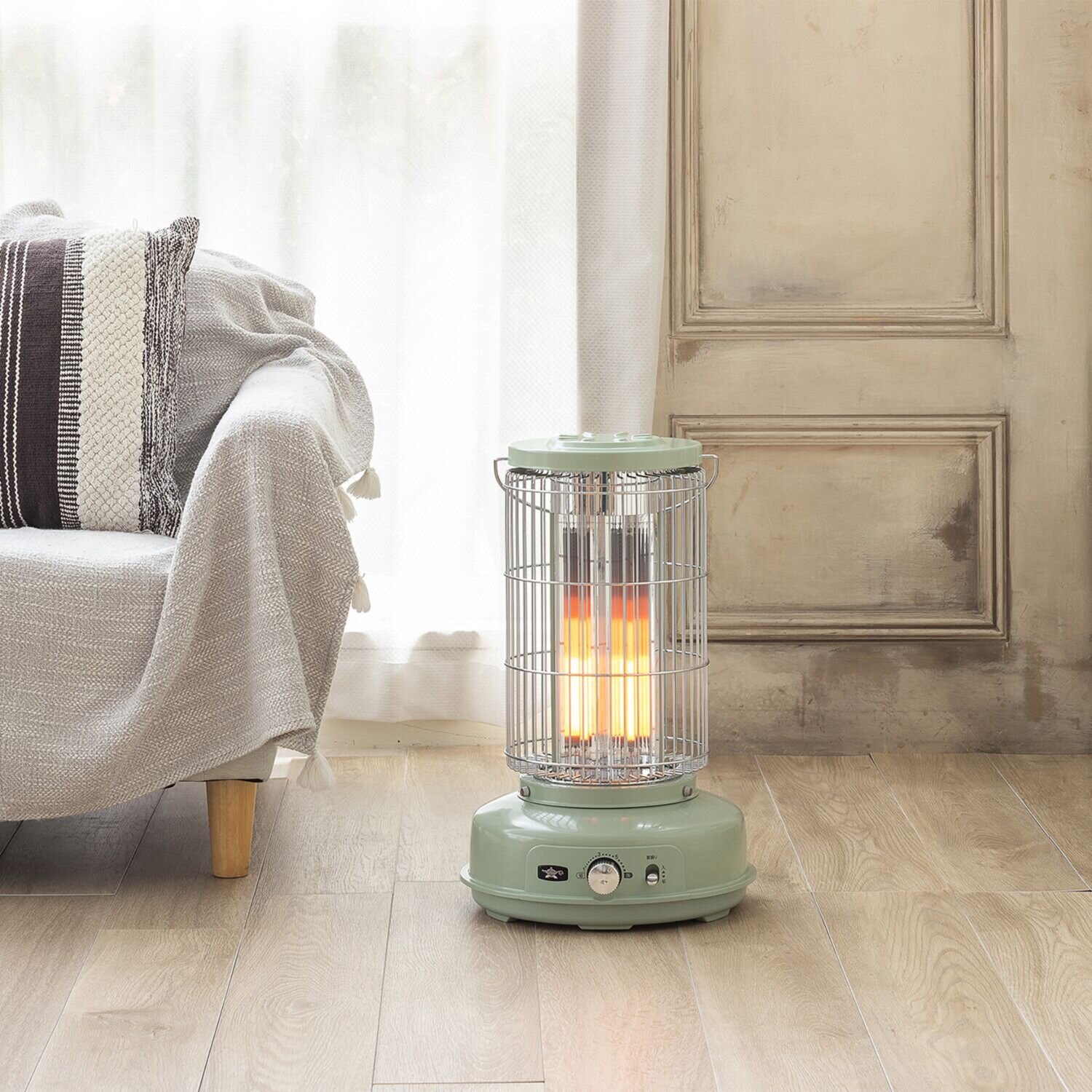 クラシックデザインが魅力 わずか０．２秒で発熱！ 足元をしっかりと温める アラジン グラファイト フレームヒーター ＡＥＨ−ＧＦ８０Ａ