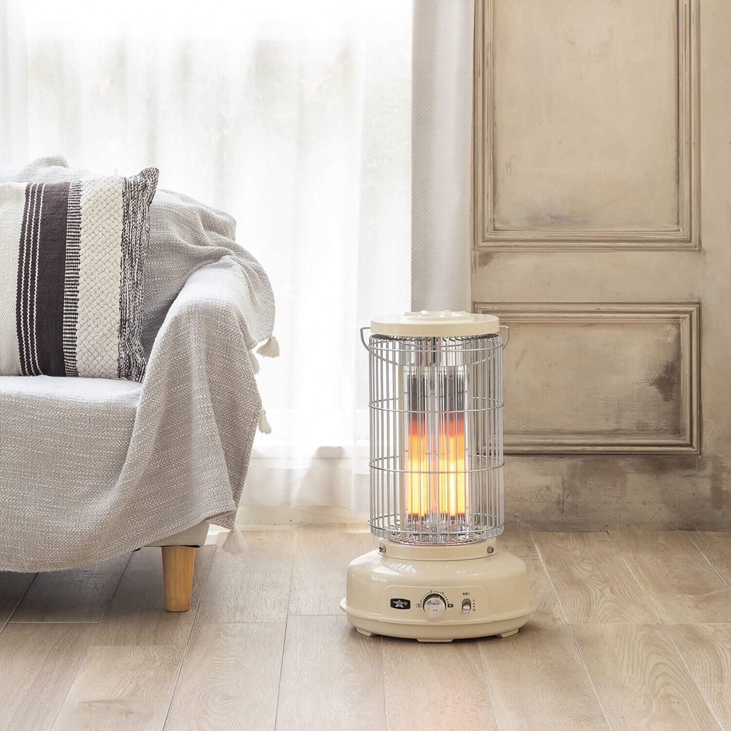 クラシックデザインが魅力 わずか０．２秒で発熱！ 足元をしっかりと温める アラジン グラファイト フレームヒーター ＡＥＨ−ＧＦ８０Ａ