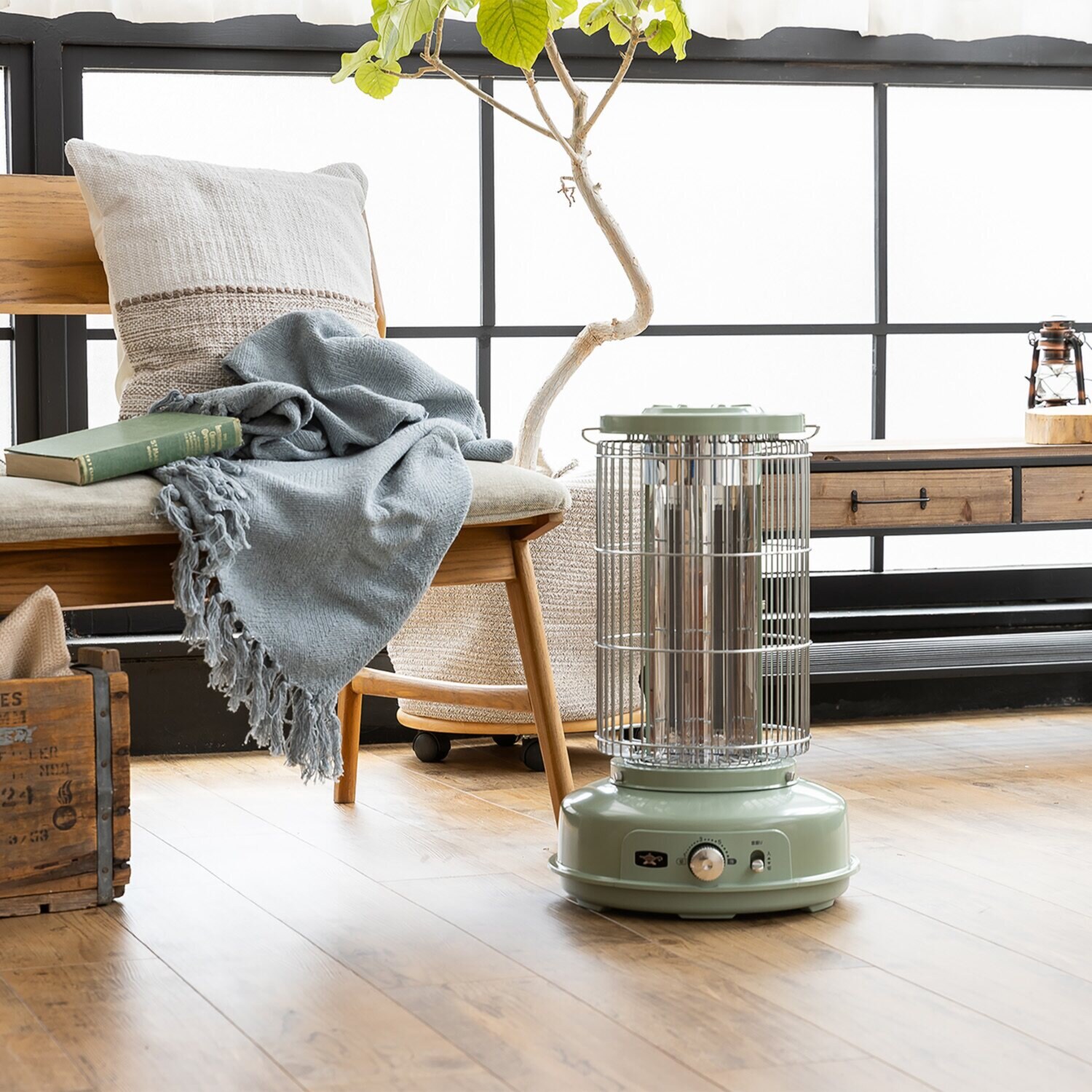 クラシックデザインが魅力 わずか０．２秒で発熱！ 足元をしっかりと温める アラジン グラファイト フレームヒーター ＡＥＨ−ＧＦ８０Ａ