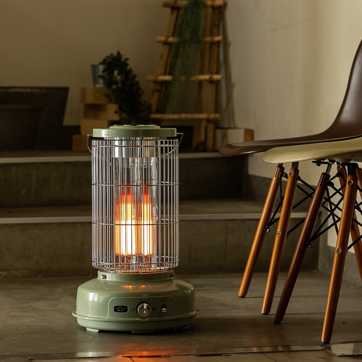 クラシックデザインが魅力 わずか０．２秒で発熱！ 足元をしっかりと温める アラジン グラファイト フレームヒーター ＡＥＨ−ＧＦ８０Ａ