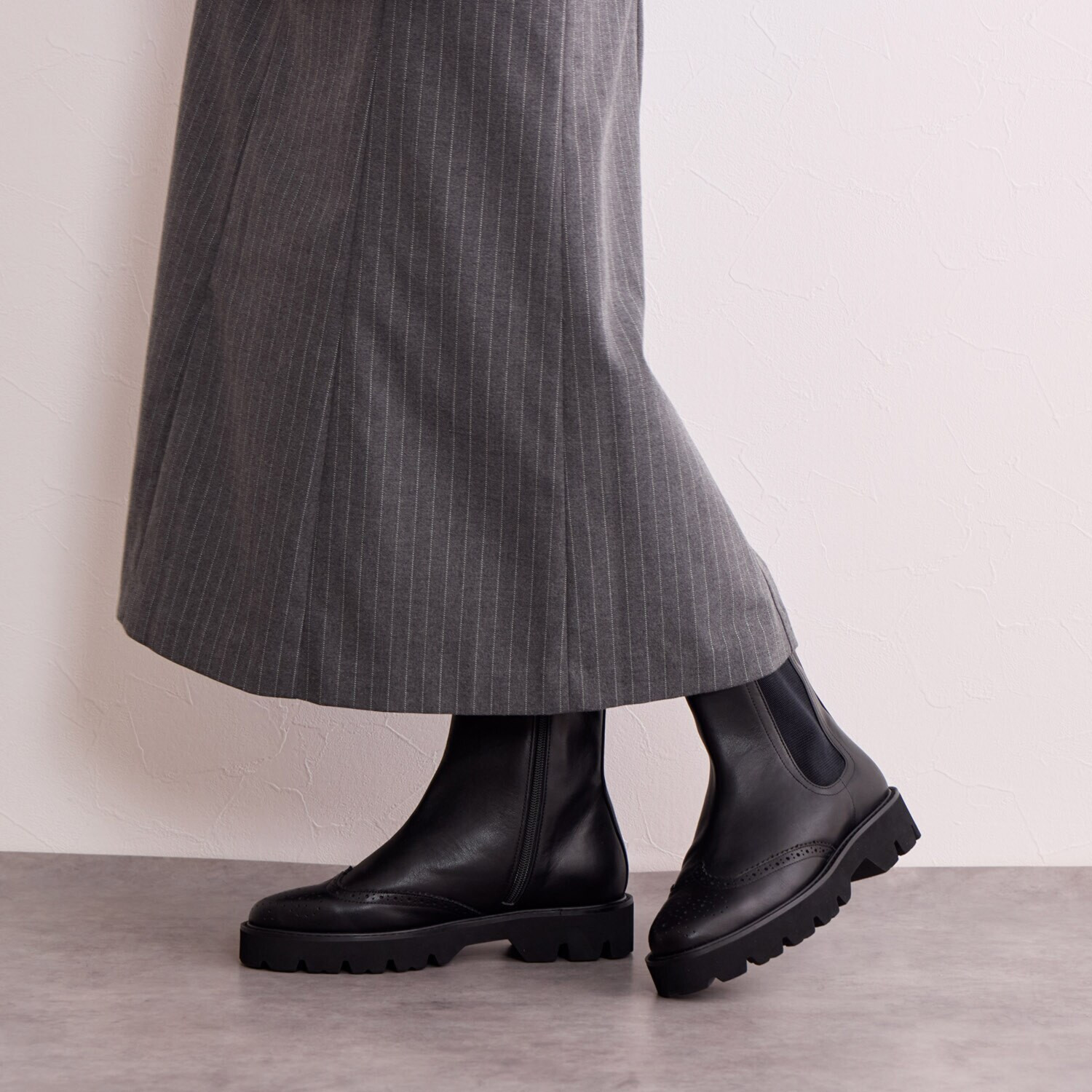 卑弥呼 はっ水牛革 メダリオン　サイドゴア トラックソールブーツ