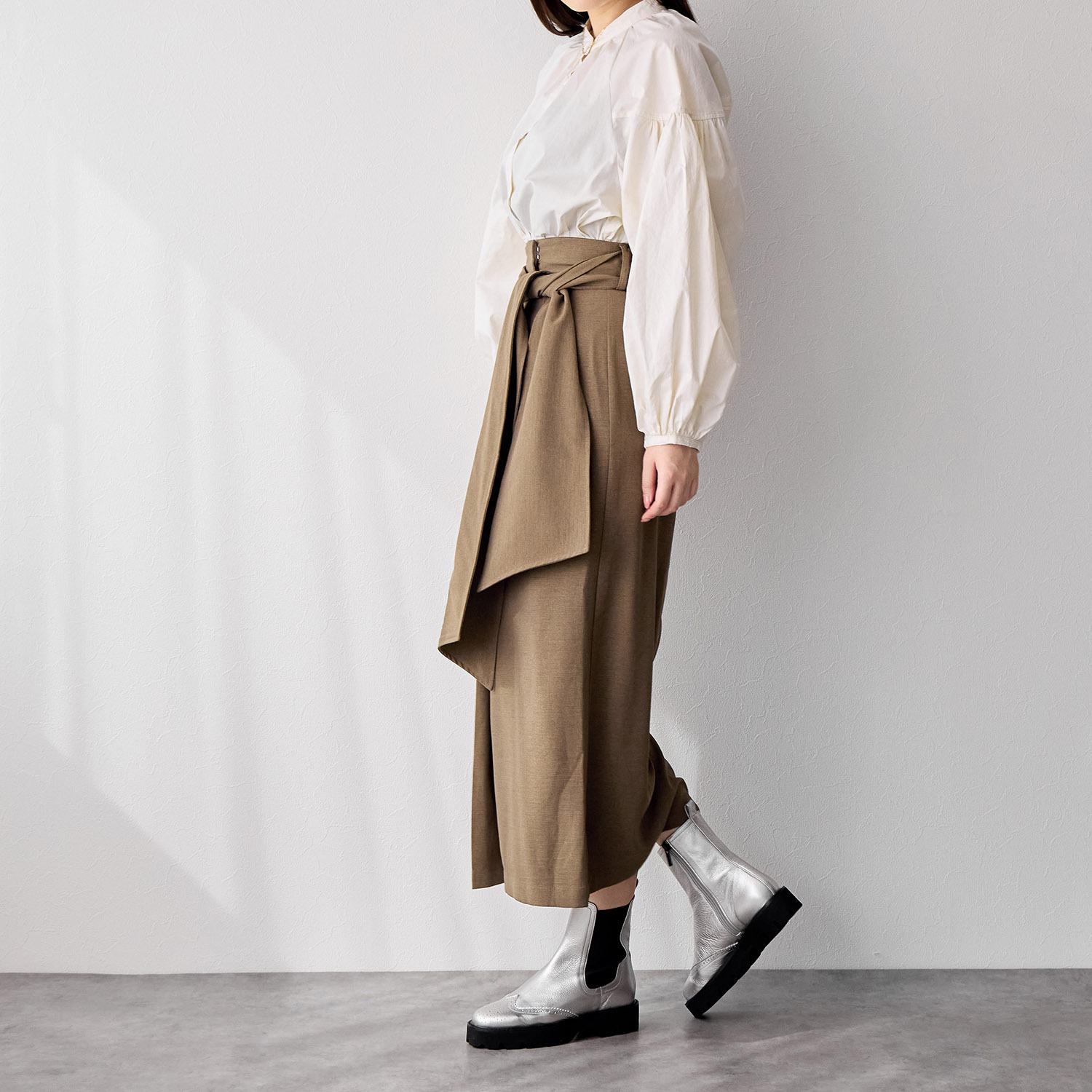 卑弥呼 はっ水牛革 メダリオン　サイドゴア トラックソールブーツ