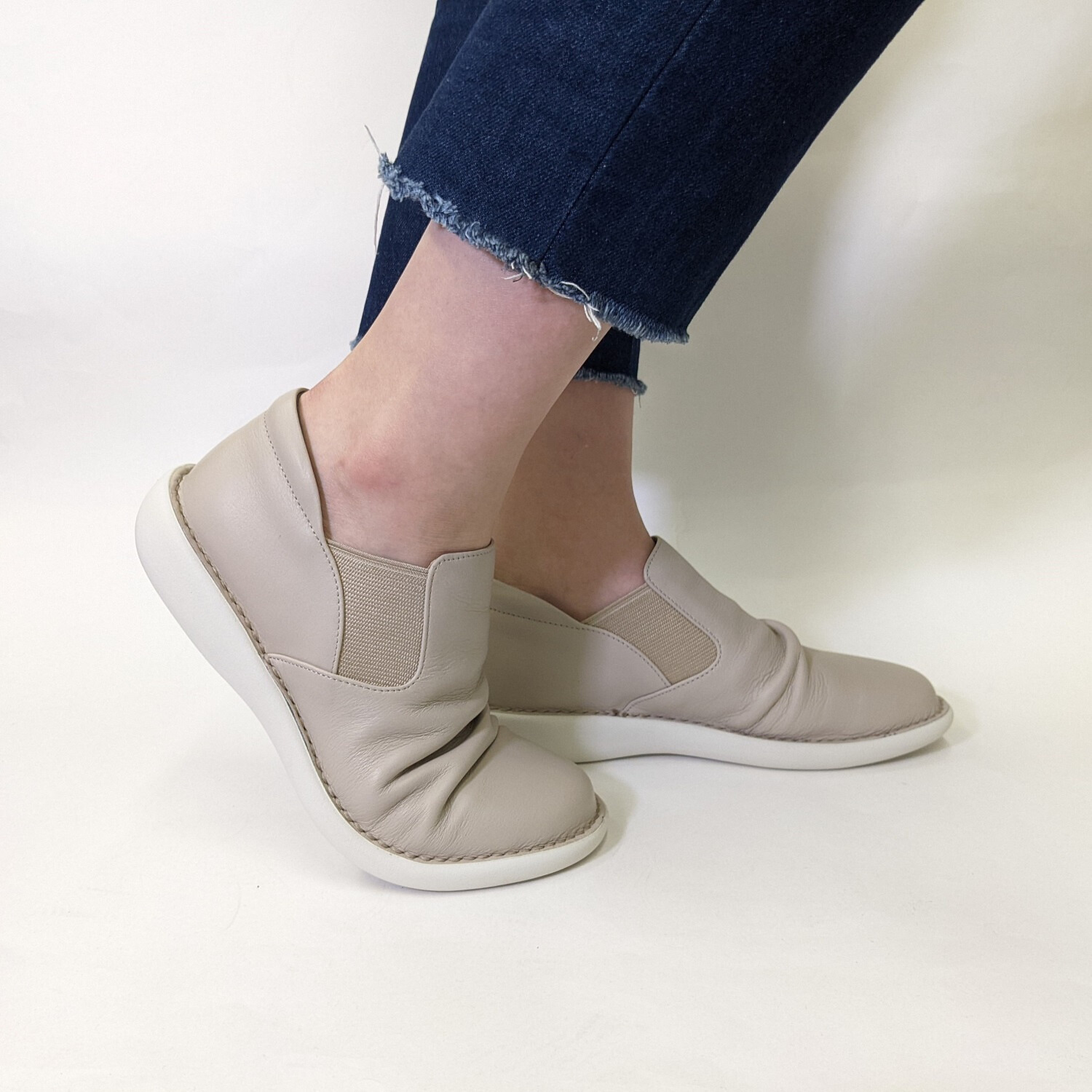 ミスキョウコ 日本製　牛革 ドレープデザイン サイドゴアスリッポン