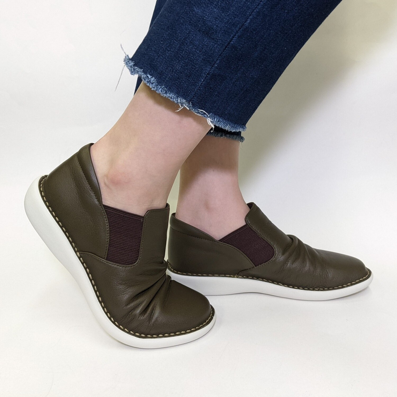 ミスキョウコ 日本製　牛革 ドレープデザイン サイドゴアスリッポン