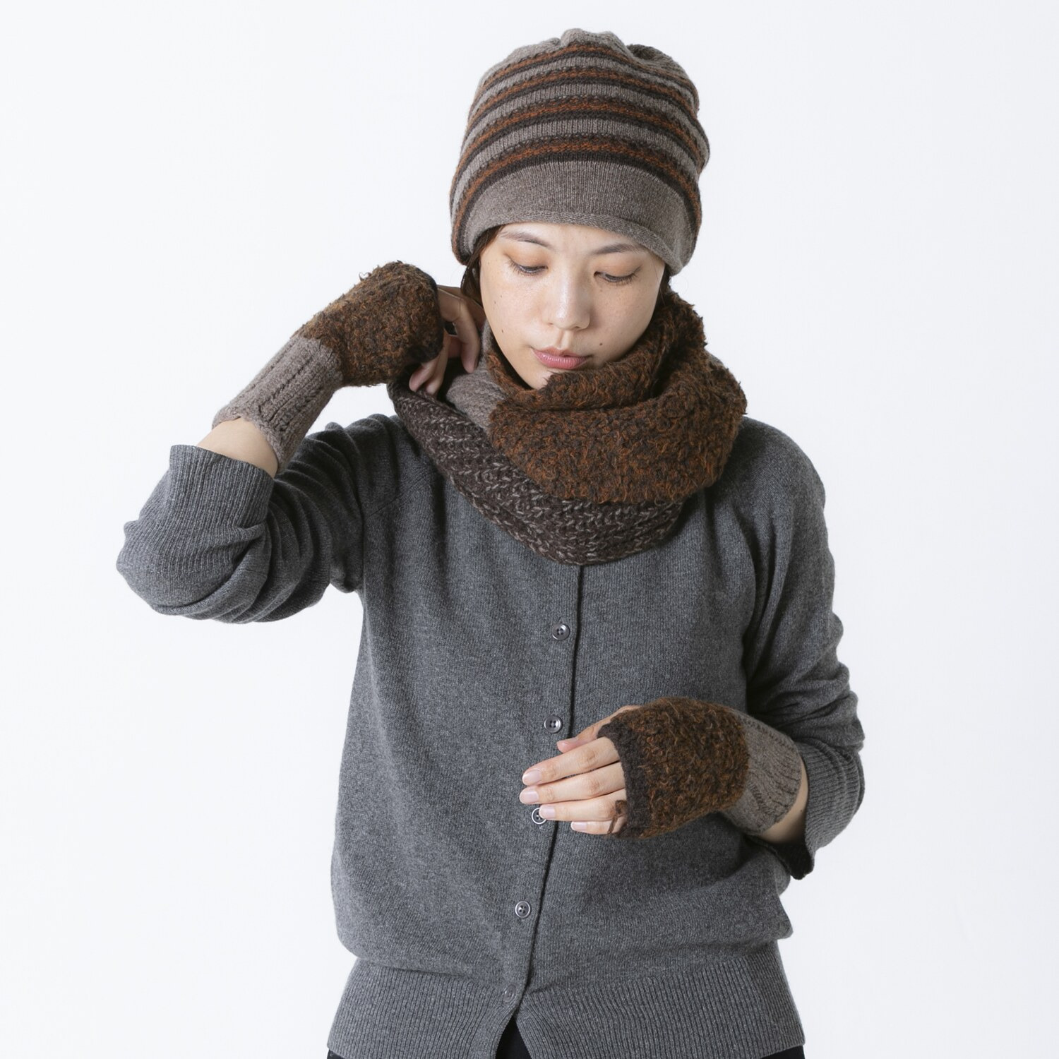 ベル・モード 日本製 タスマニアラムウール混 ファー加工アクセント アームウォーマー