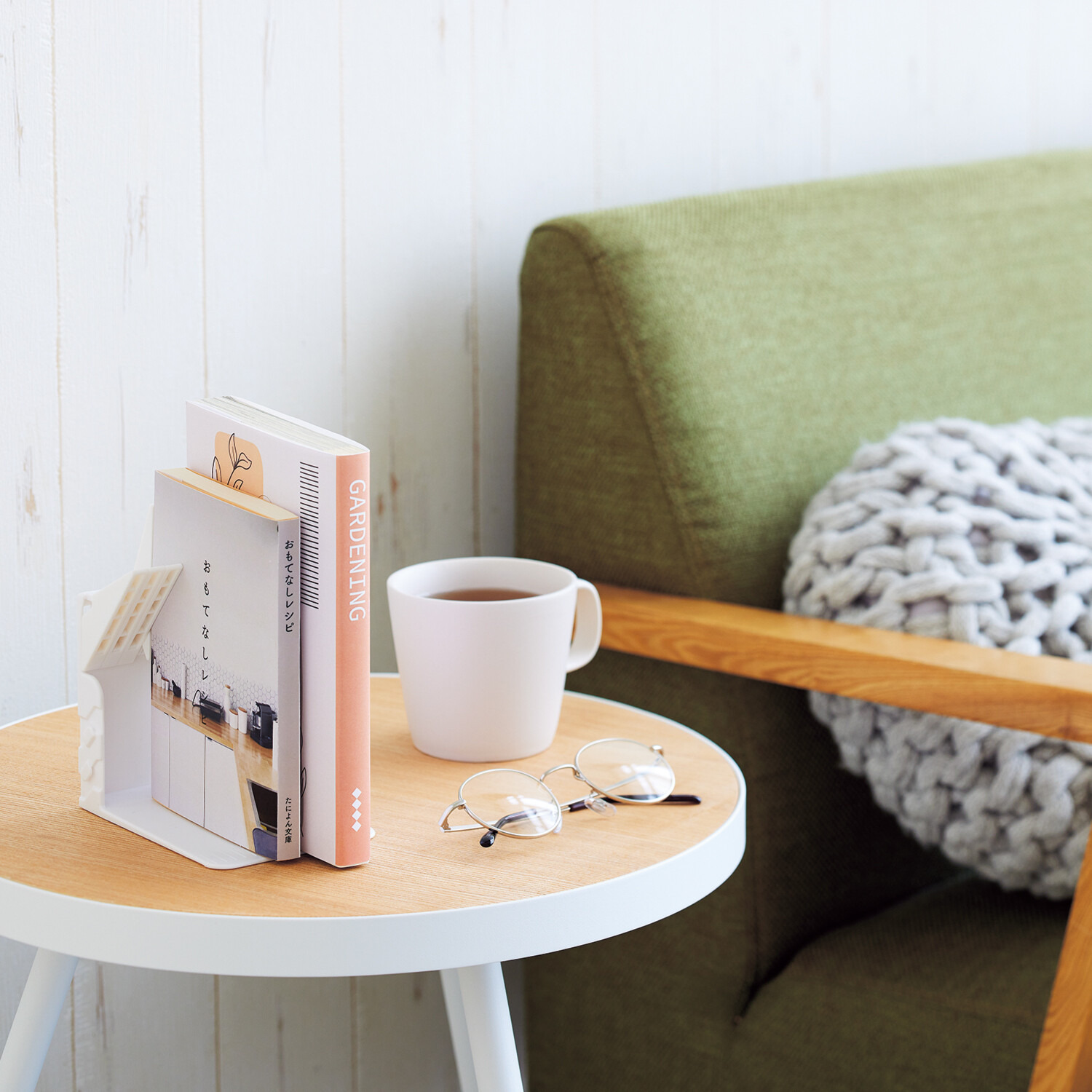 リヒトラブ １冊でも倒れない ブックスタンド 文庫本対応サイズ ２種４個セット