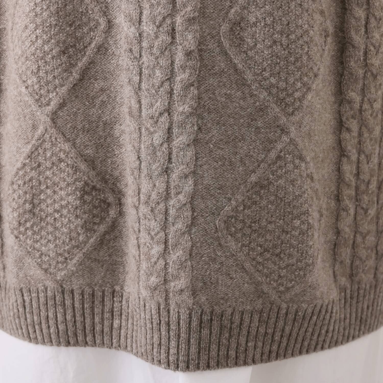 エヌエフ 自社牧場で育った ウール１００％ ケーブルニットベスト