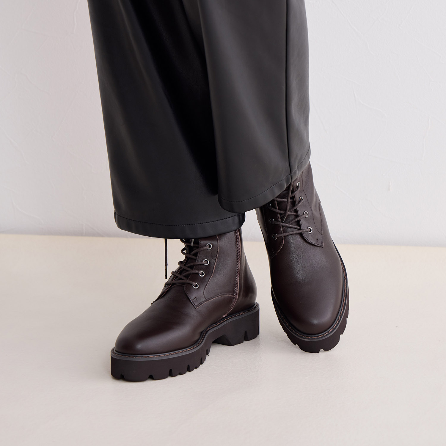 卑弥呼 日本製 はっ水牛革 レースアップ トラックソールブーツ