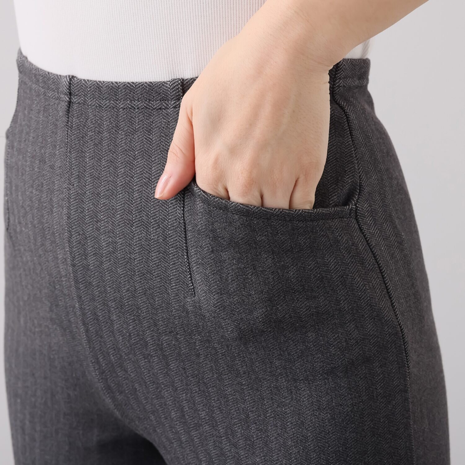 上質ごこち 尾州のこだわり ＭＩＹＡＢＩ ヘリンボーンジャガード あたたかストレートパンツ ＜股下６４ｃｍ＞