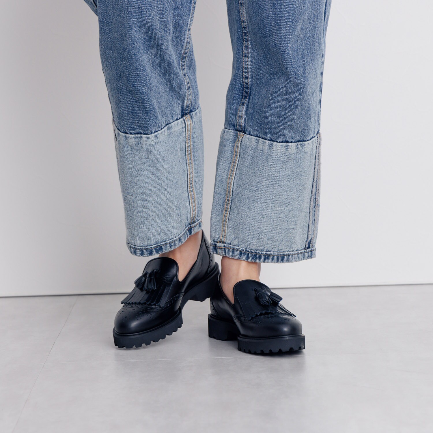 卑弥呼 ＜日本製＞ レザー メダリオンデザイン タッセルローファー