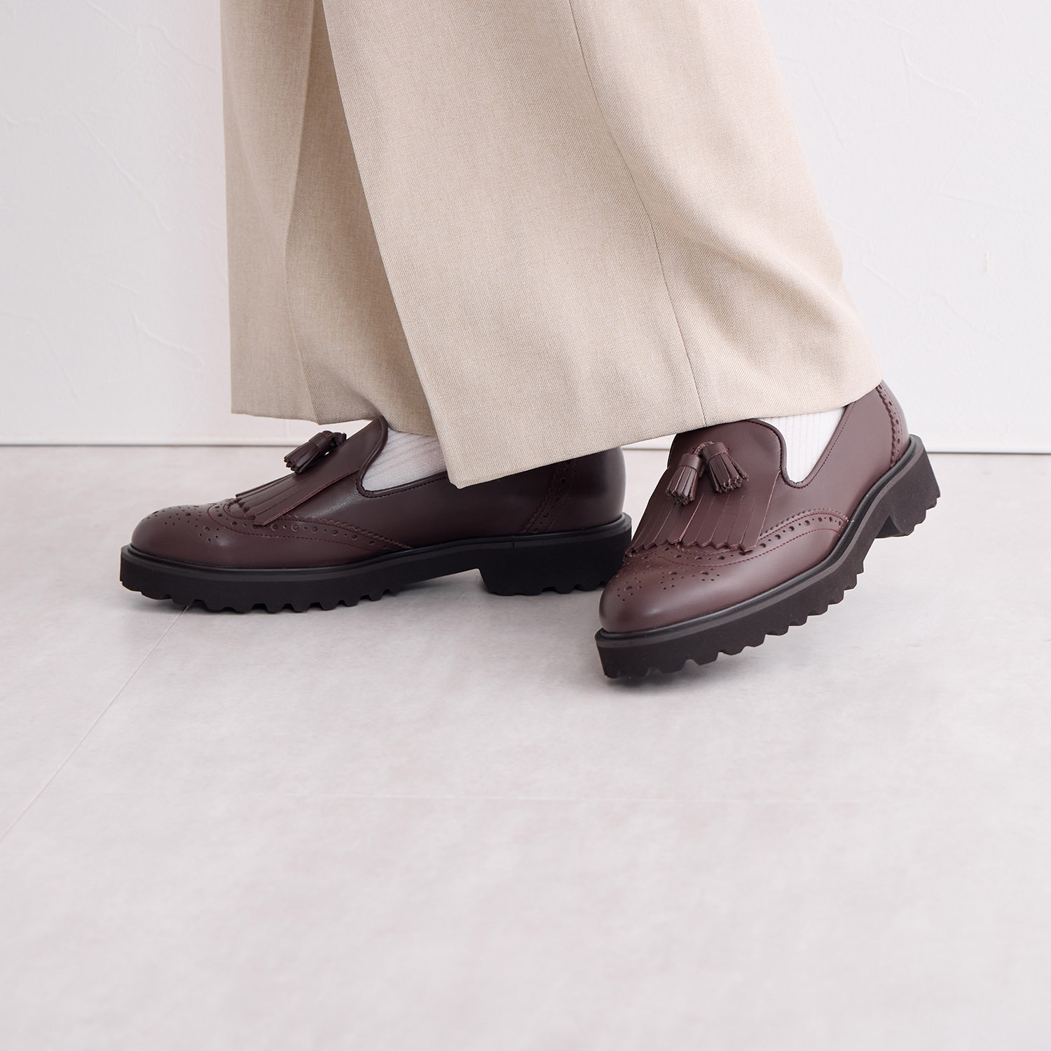 卑弥呼 ＜日本製＞ レザー メダリオンデザイン タッセルローファー