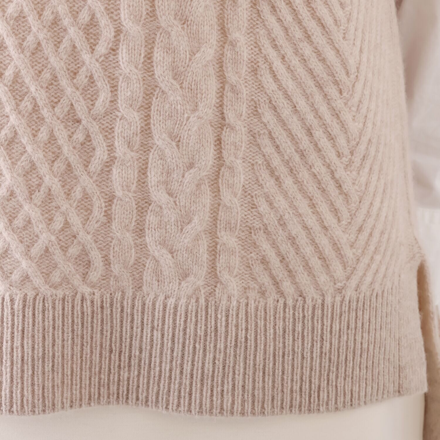 ルナリア ラムウール混 地柄ニットベスト