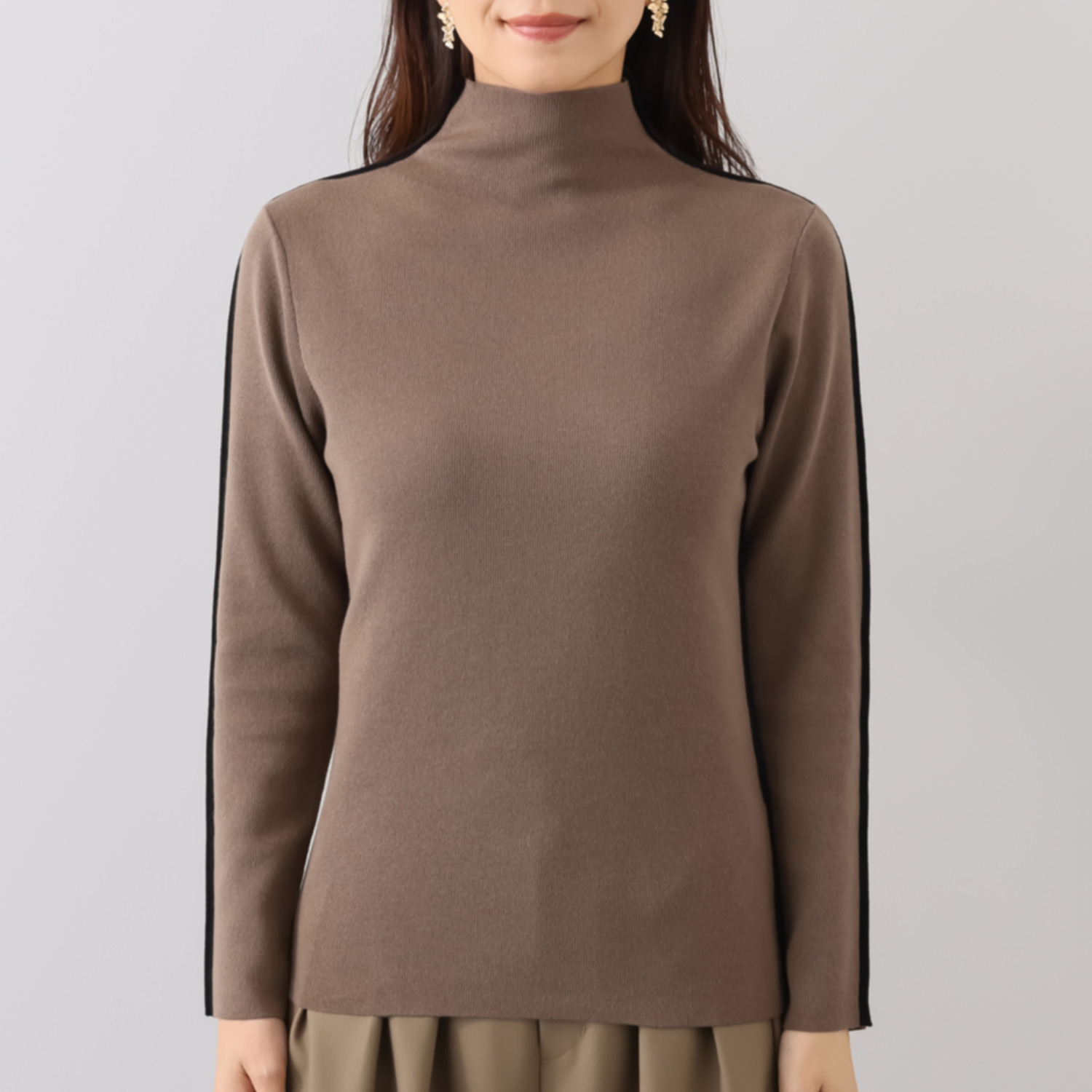 マダムヒロコ コントゥールライン入り ボトルネック ニットプルオーバー