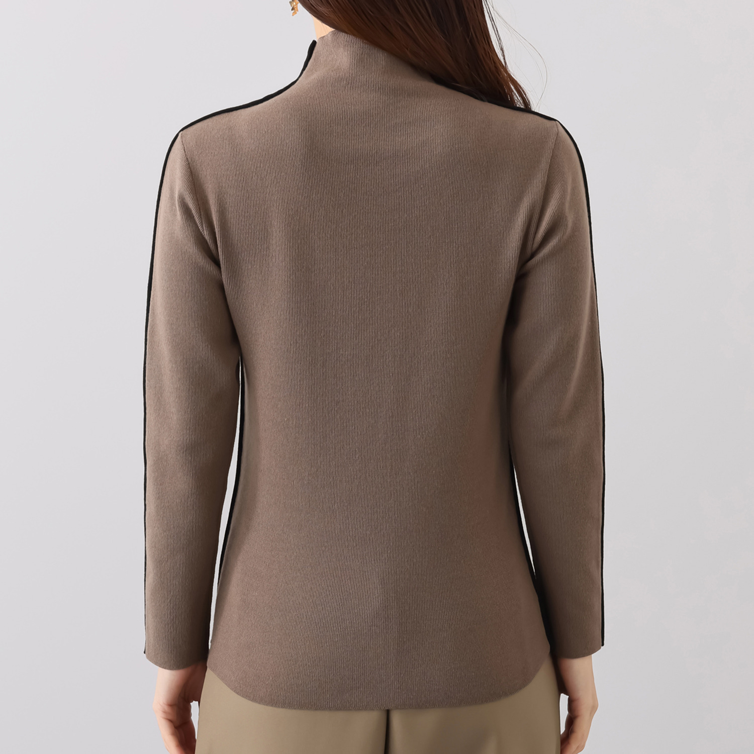 マダムヒロコ コントゥールライン入り ボトルネック ニットプルオーバー