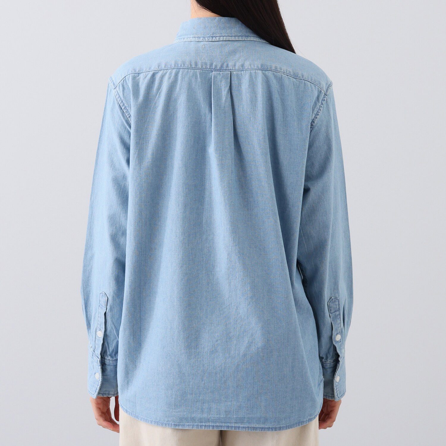 ラソエヌサーティスリー ディグリーズ 肌触りと通気性が良い ナチュラルな風合い 襟のワンポイントロゴ シャンブレーデニムシャツ