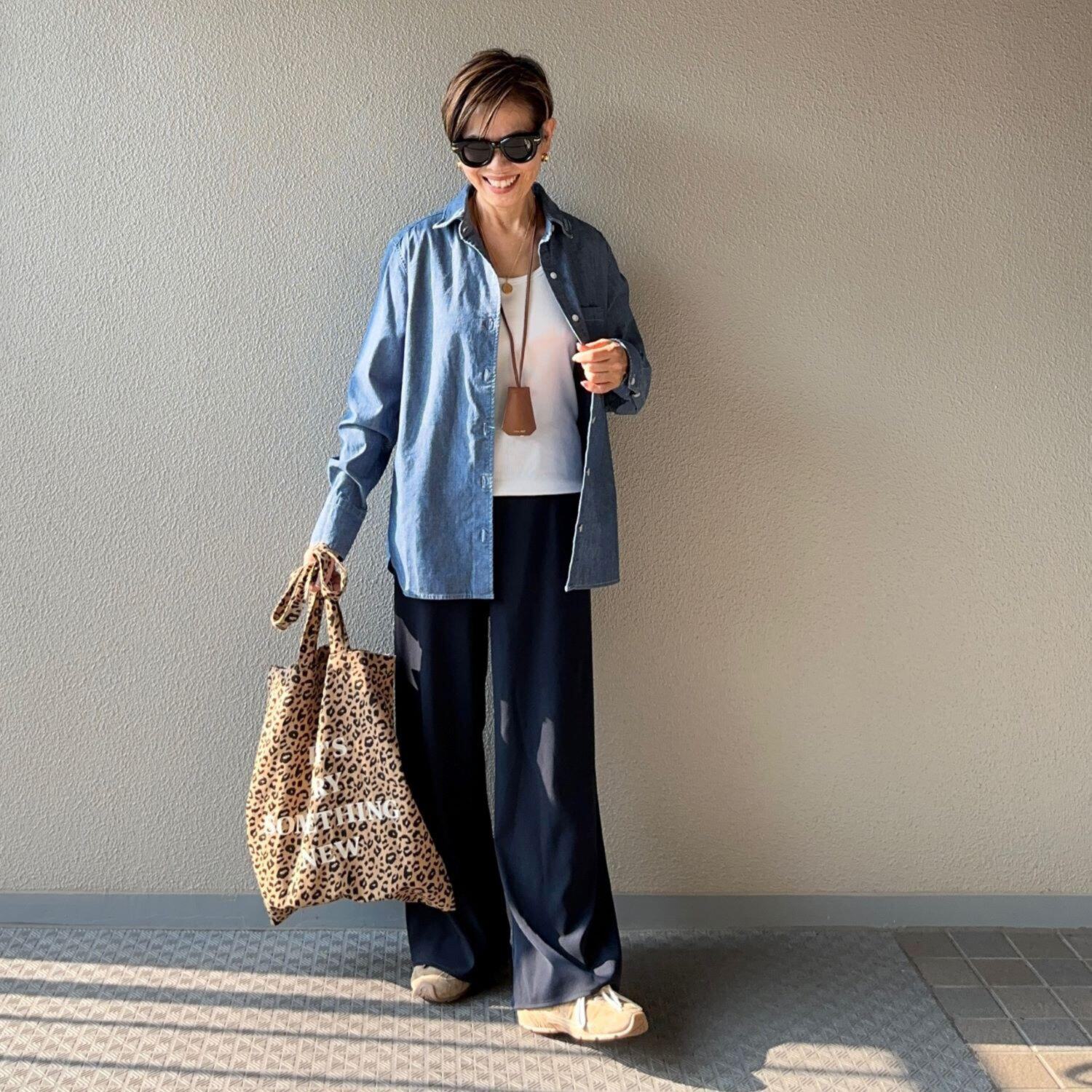 ラソエヌサーティスリー ディグリーズ 肌触りと通気性が良い ナチュラルな風合い 襟のワンポイントロゴ シャンブレーデニムシャツ