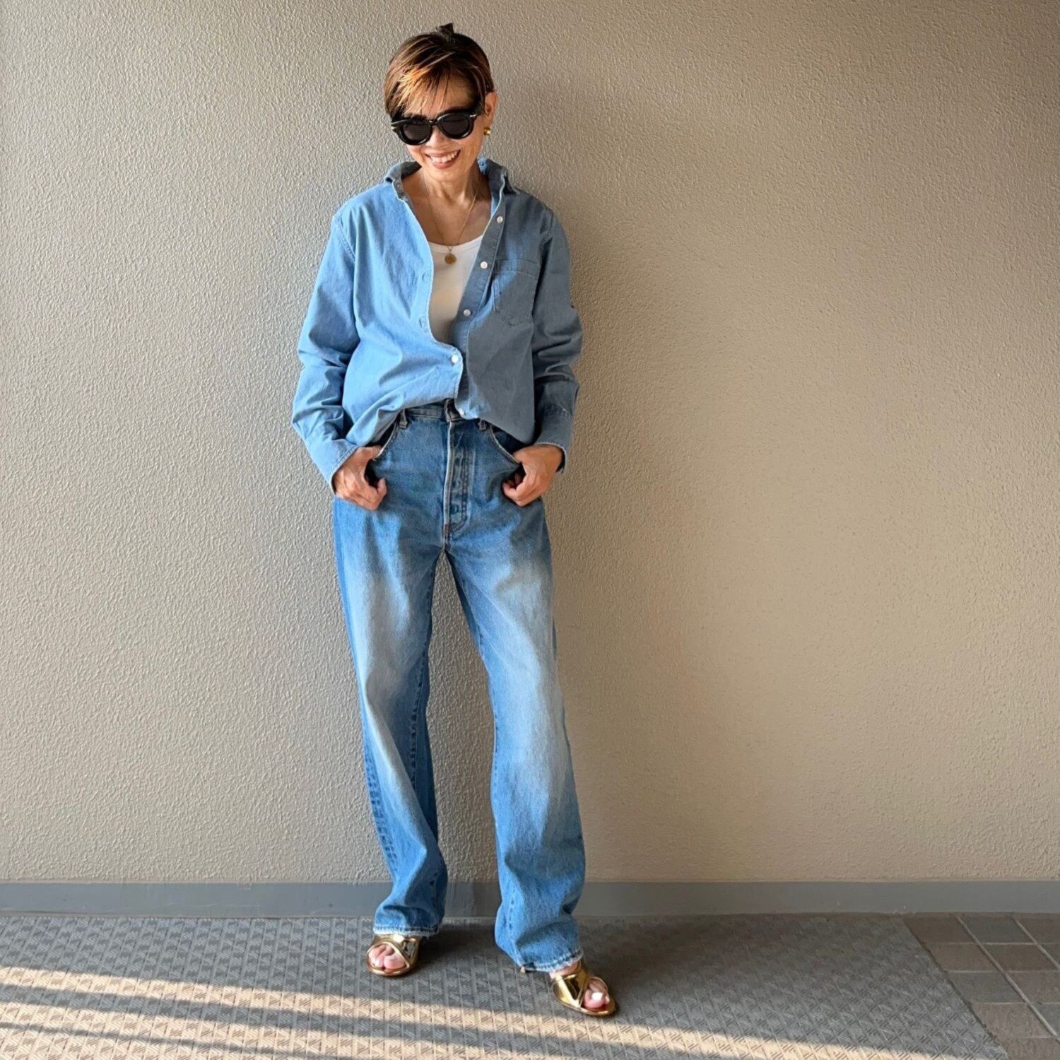 ラソエヌサーティスリー ディグリーズ 肌触りと通気性が良い ナチュラルな風合い 襟のワンポイントロゴ シャンブレーデニムシャツ