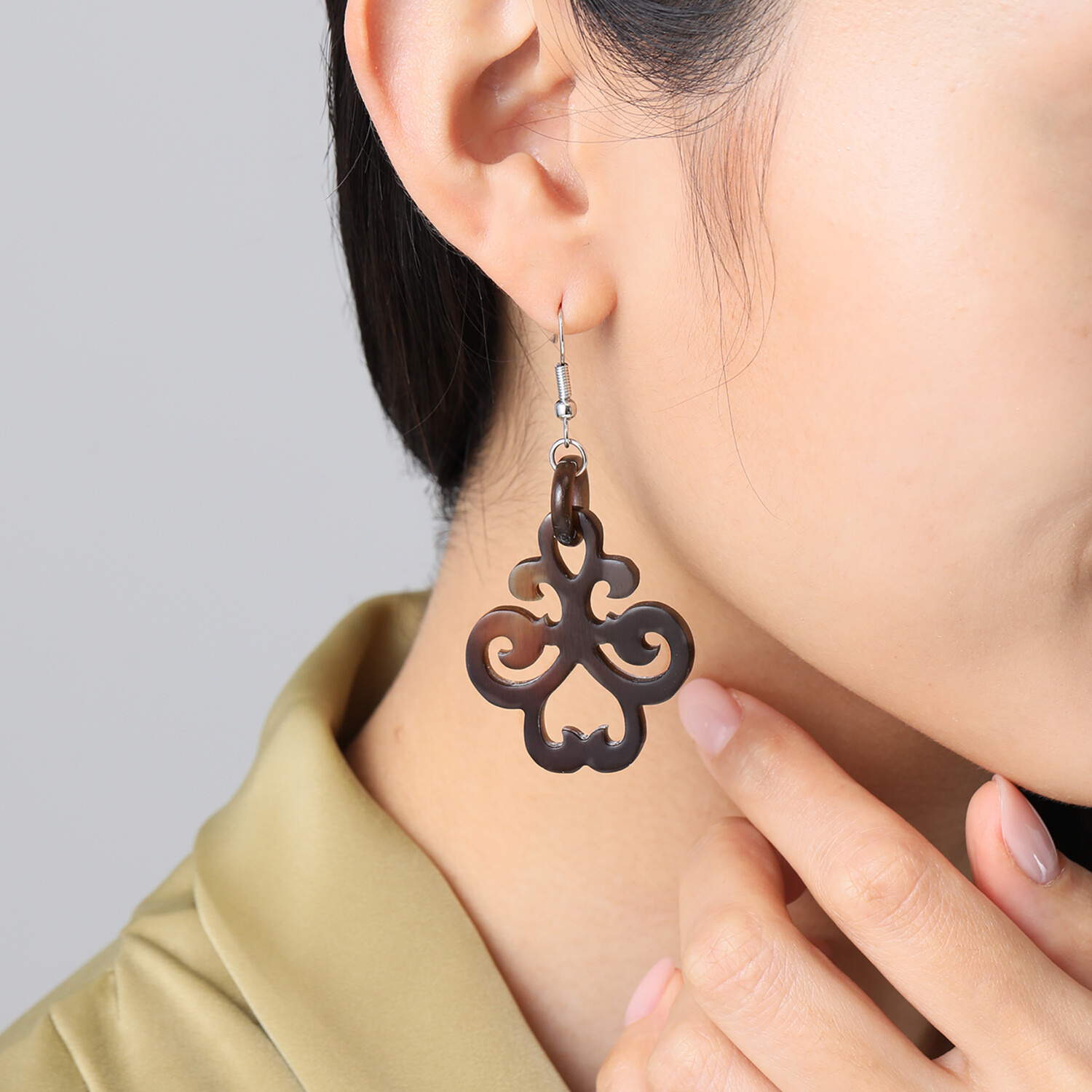 ミル・レーヴ 水牛 カッティングワーク イヤリング／ピアス