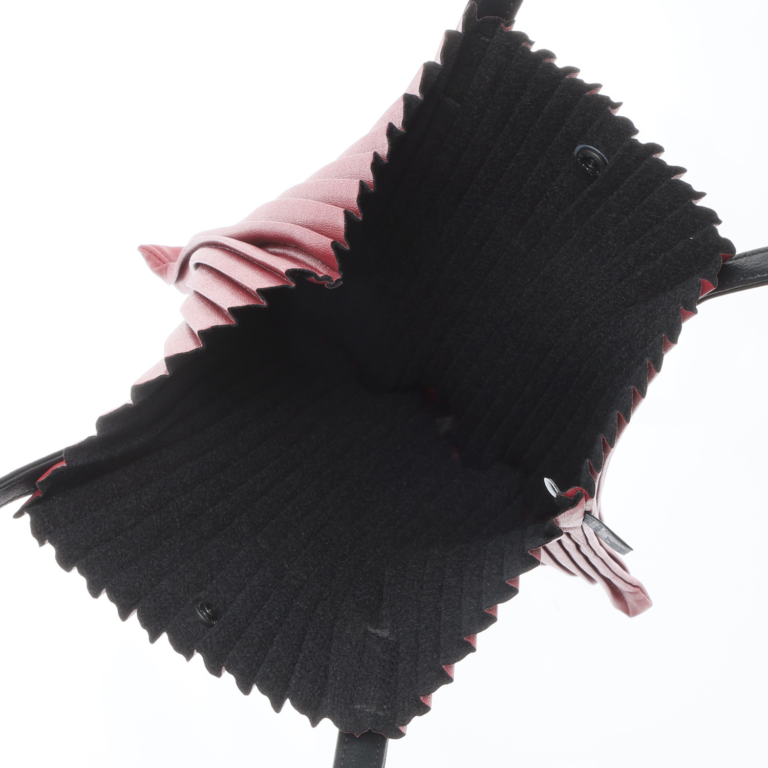 ディオニス 日本製　はっ水 スタイリッシュプリーツ 軽量バッグ＜Ｍ＞