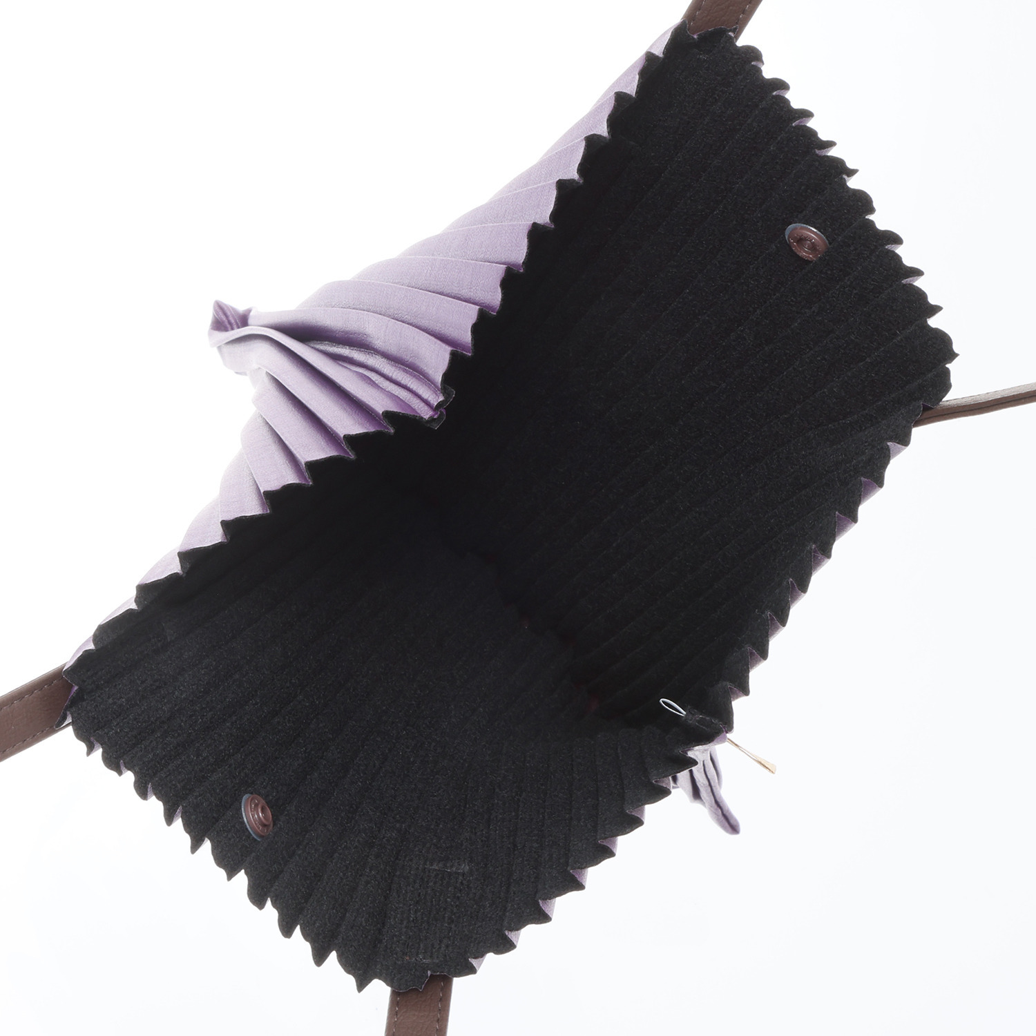 ディオニス 日本製　はっ水 スタイリッシュプリーツ 軽量バッグ＜Ｍ＞