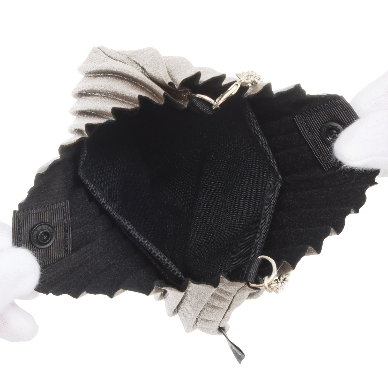 ディオニス 日本製　はっ水 スタイリッシュプリーツ 軽量ミニショルダーバッグ