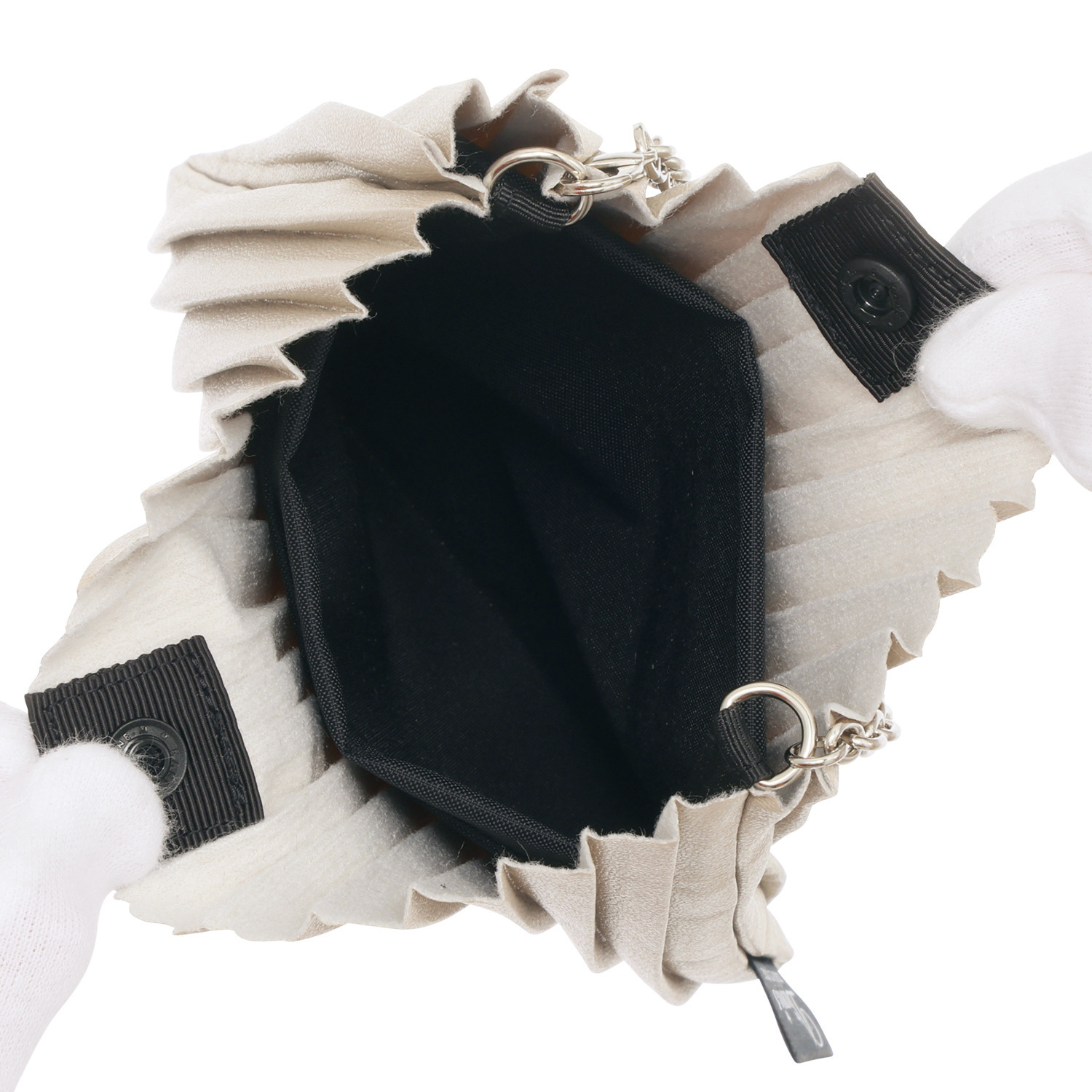 ディオニス 日本製　はっ水 スタイリッシュプリーツ 軽量ミニショルダーバッグ