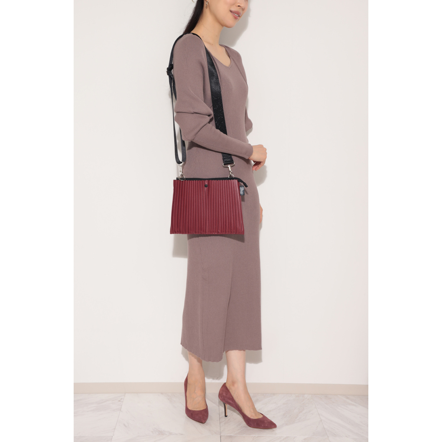 ディオニス 日本製　はっ水 スタイリッシュプリーツ シャイニーストラップ 軽量ショルダーバッグ