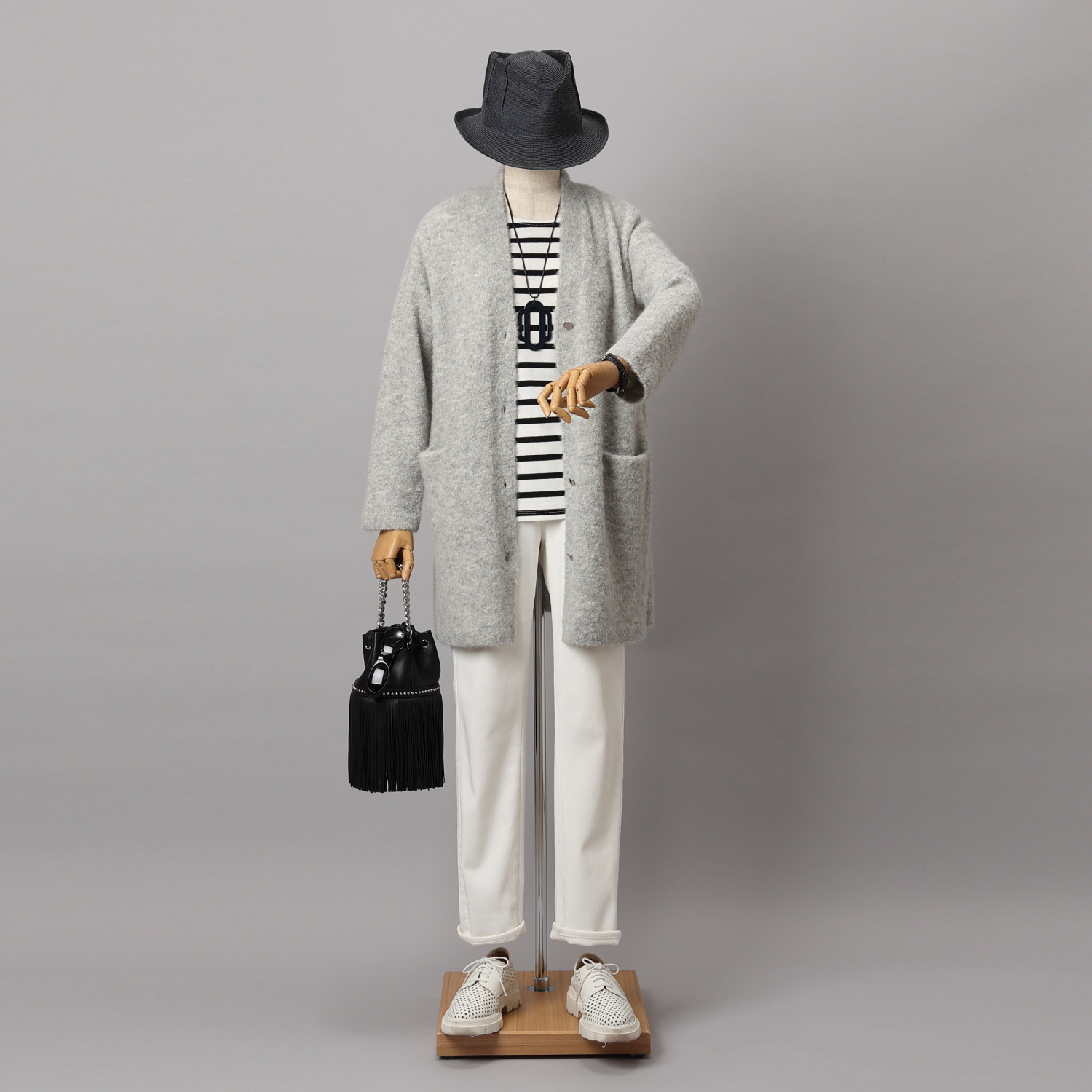 アズイズ　ビーマイセルフ バイ　ネイチャーズ ベビーアルパカ混ブークレ Ｖネックコーディガン