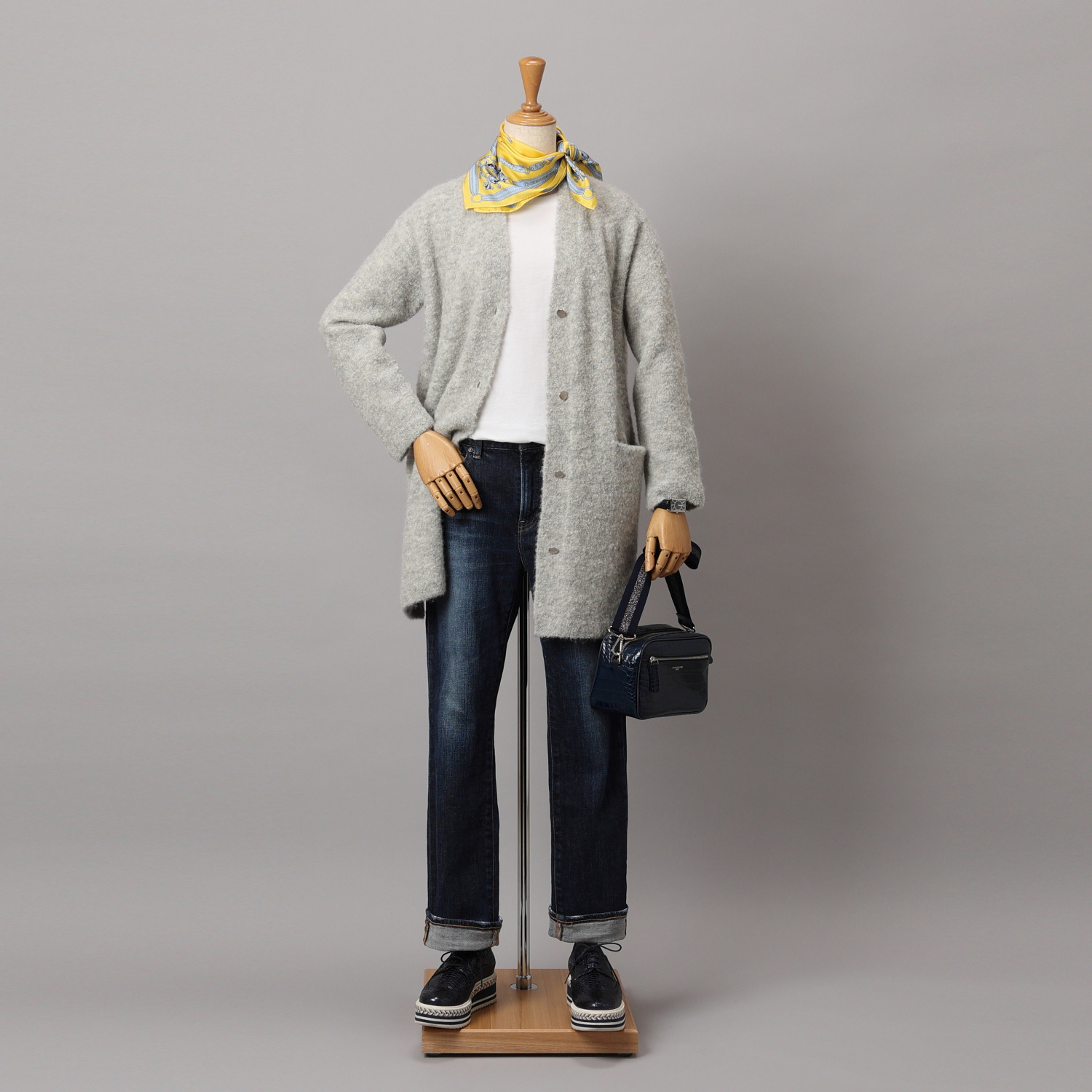 アズイズ　ビーマイセルフ バイ　ネイチャーズ ベビーアルパカ混ブークレ Ｖネックコーディガン