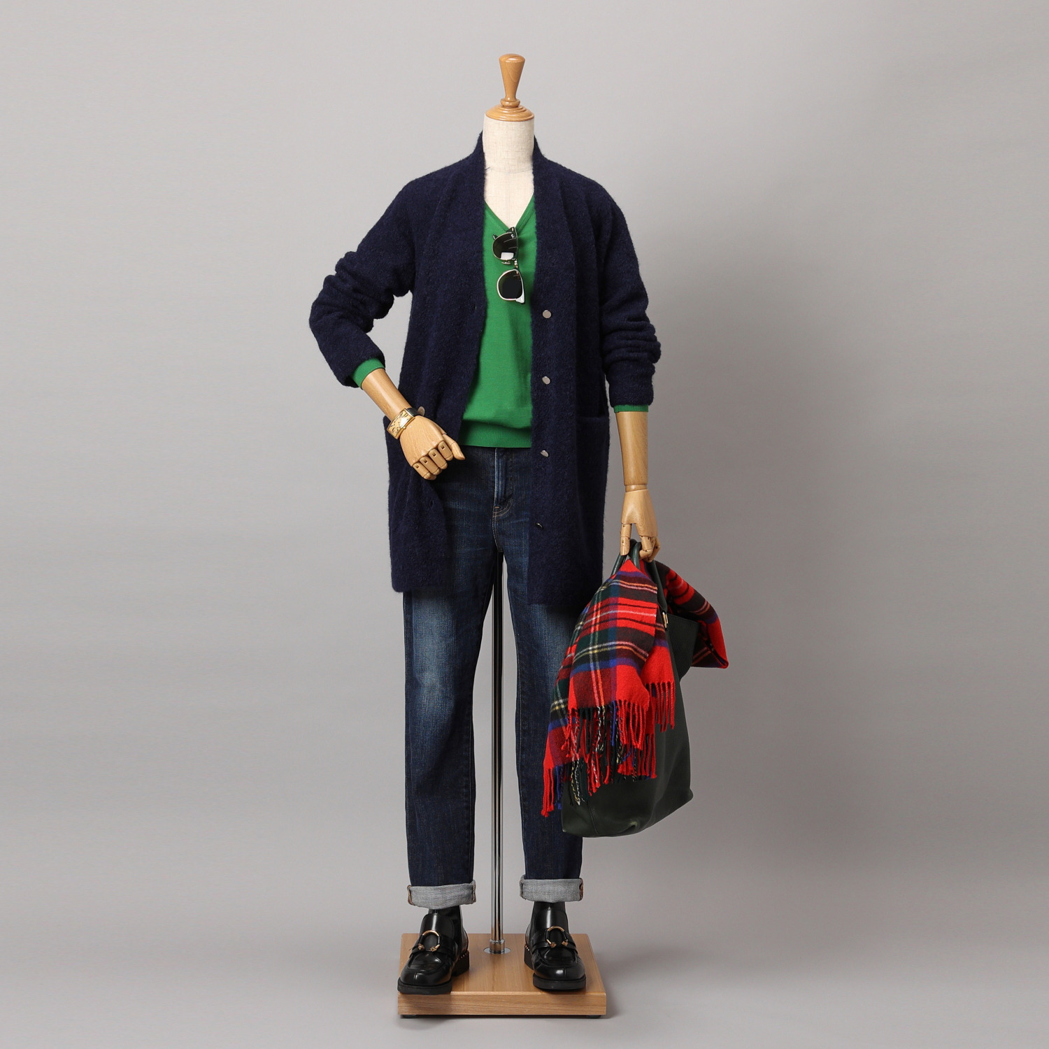 アズイズ　ビーマイセルフ バイ　ネイチャーズ ベビーアルパカ混ブークレ Ｖネックコーディガン