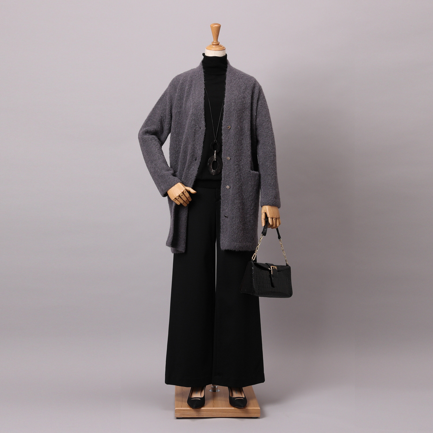 アズイズ　ビーマイセルフ バイ　ネイチャーズ ベビーアルパカ混ブークレ Ｖネックコーディガン