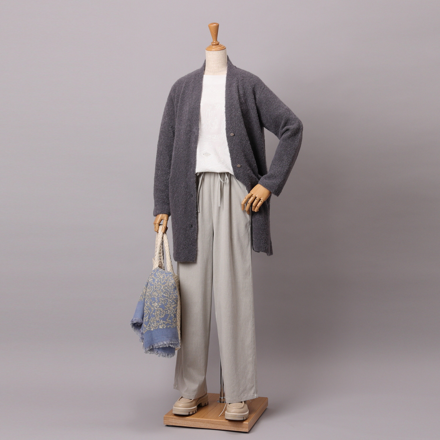 アズイズ　ビーマイセルフ バイ　ネイチャーズ ベビーアルパカ混ブークレ Ｖネックコーディガン